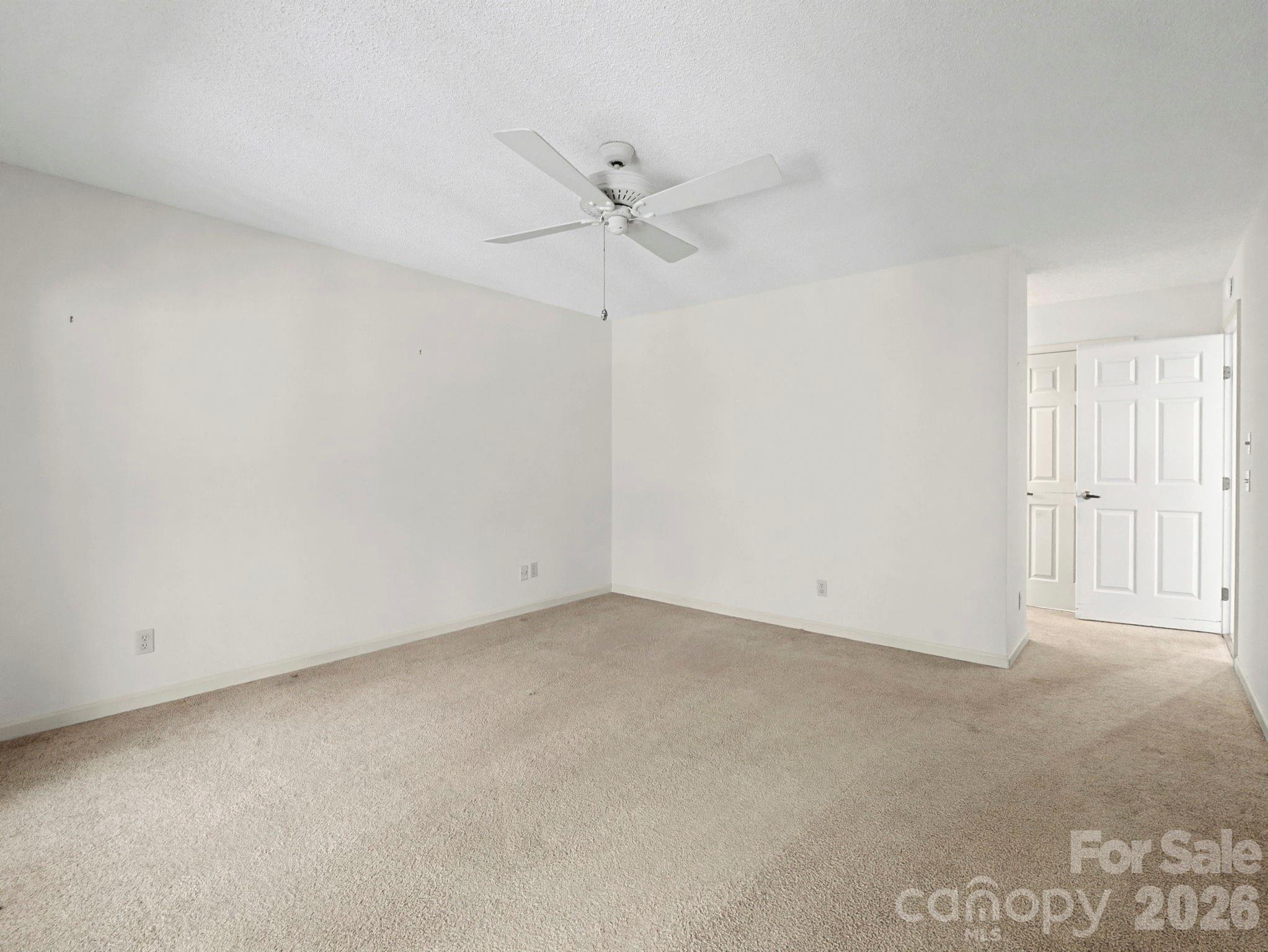 605 Red Oak Drive — Hendersonville