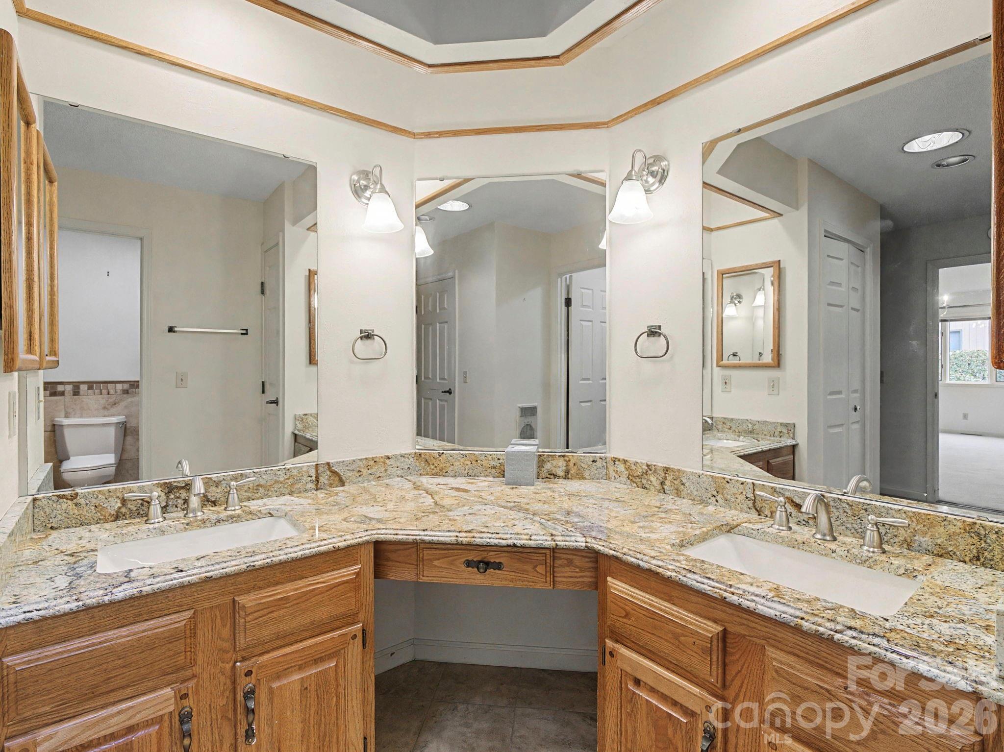 605 Red Oak Drive — Hendersonville