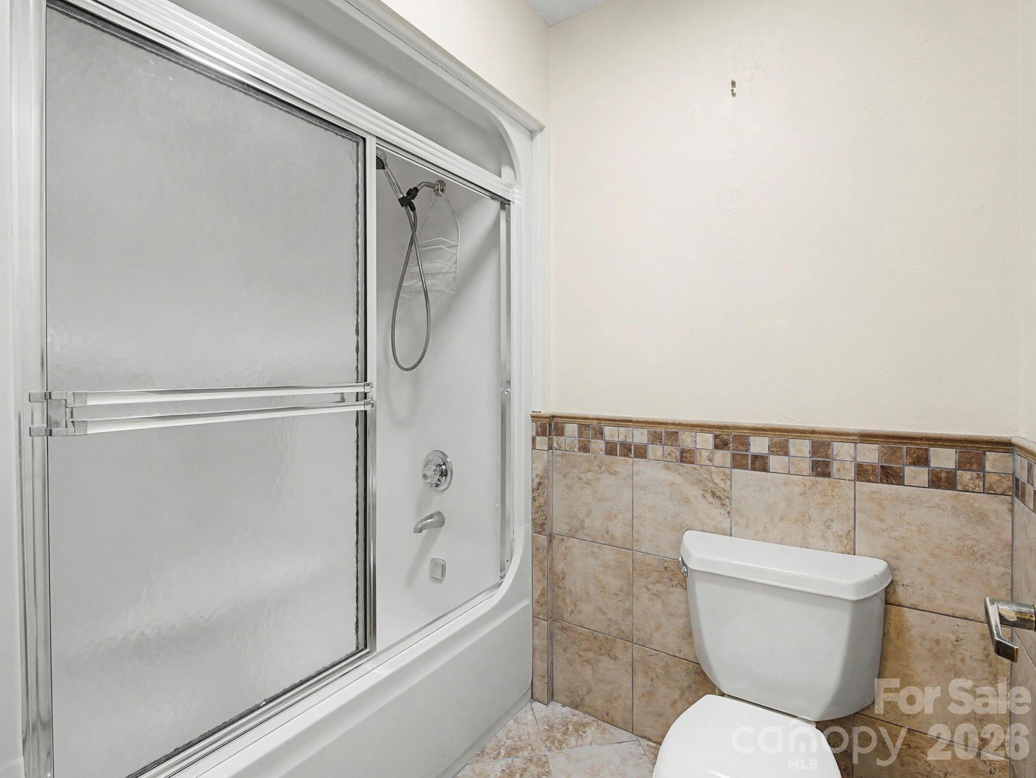 605 Red Oak Drive — Hendersonville