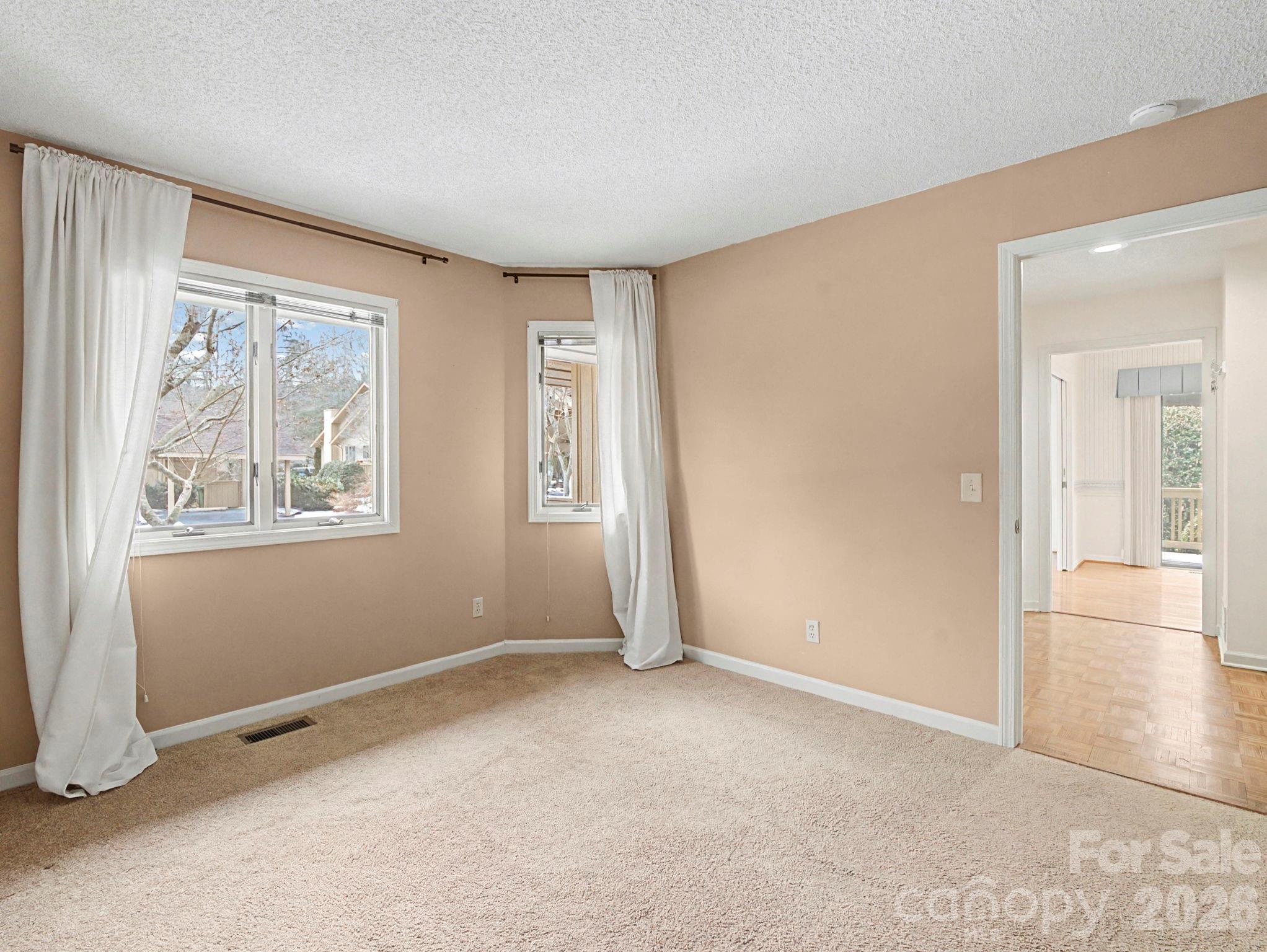 605 Red Oak Drive — Hendersonville