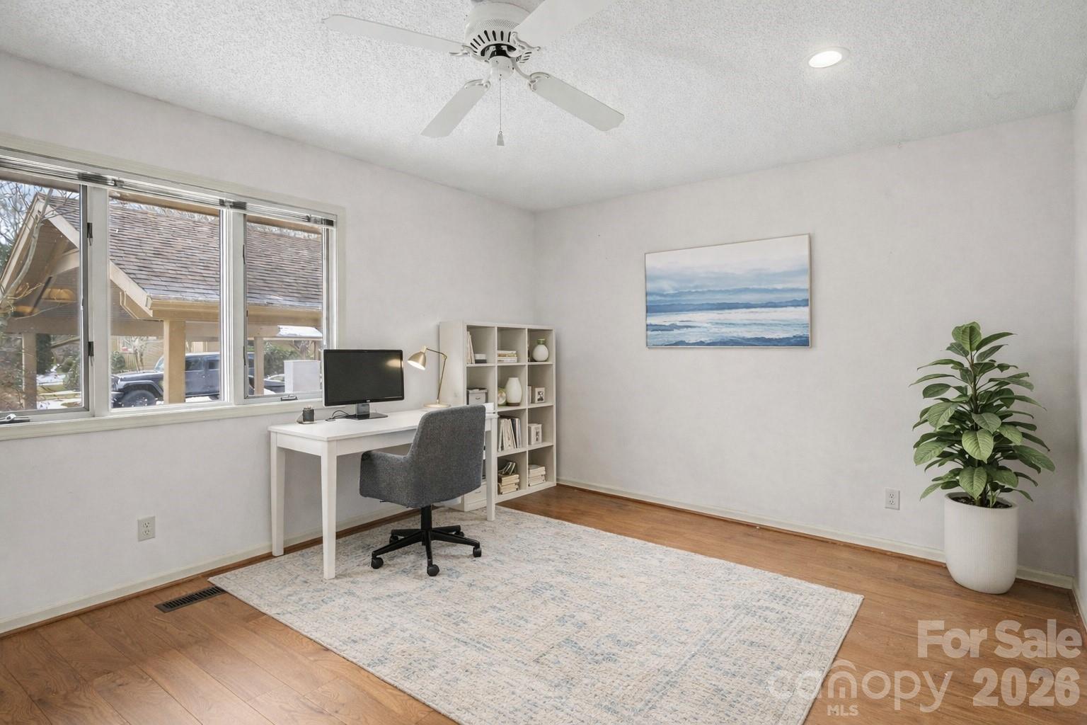 605 Red Oak Drive — Hendersonville