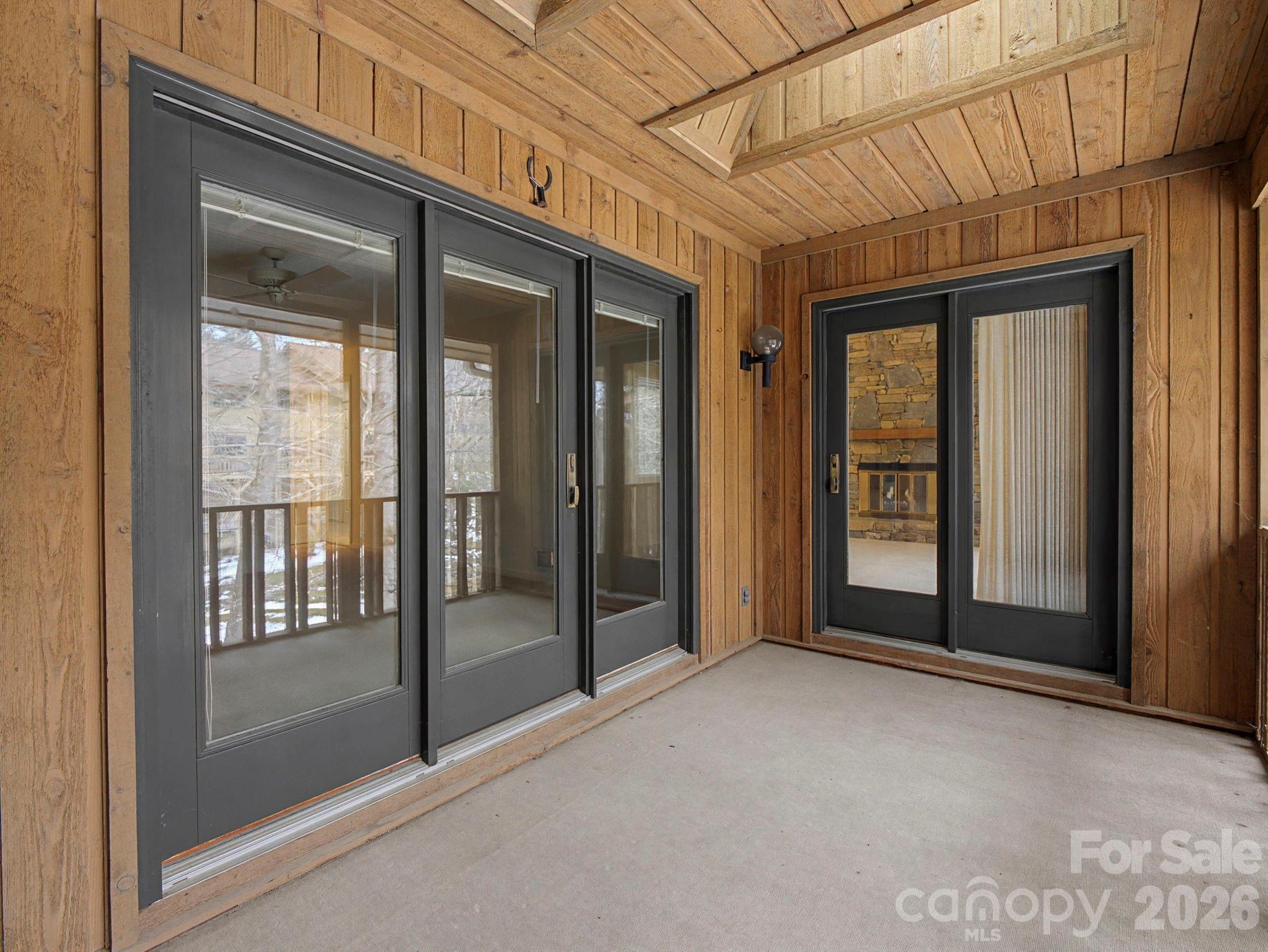 605 Red Oak Drive — Hendersonville