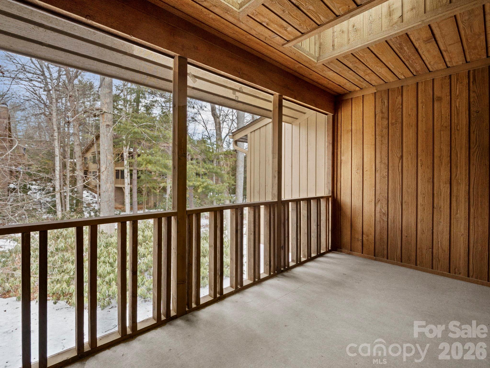 605 Red Oak Drive — Hendersonville
