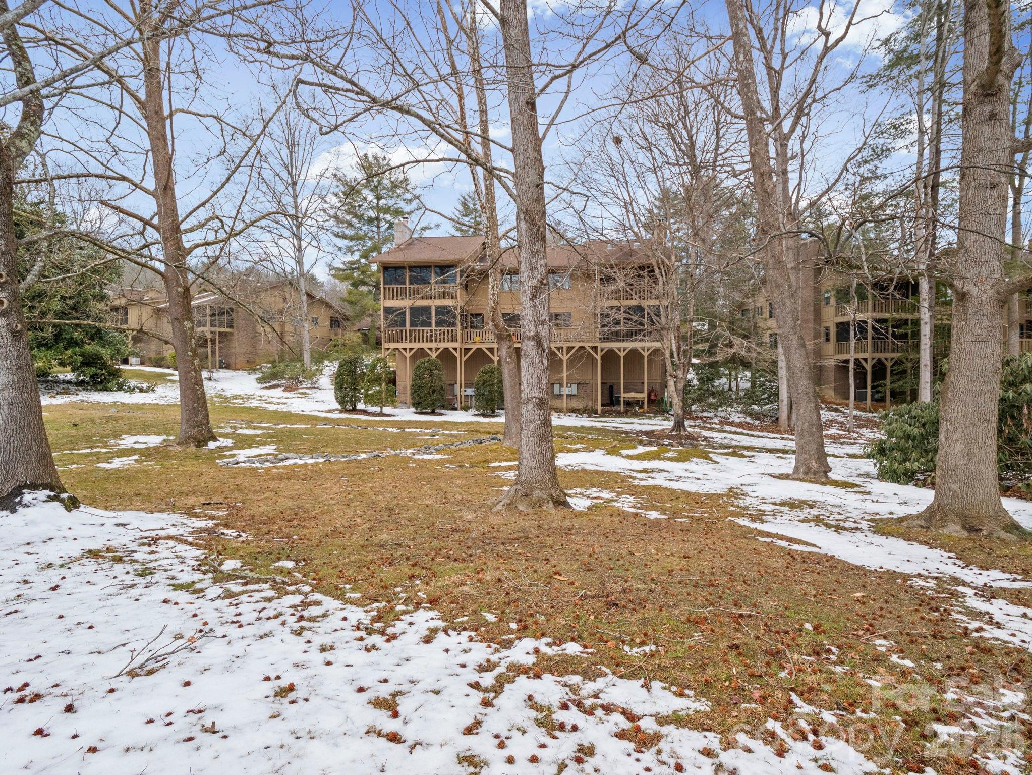 605 Red Oak Drive — Hendersonville