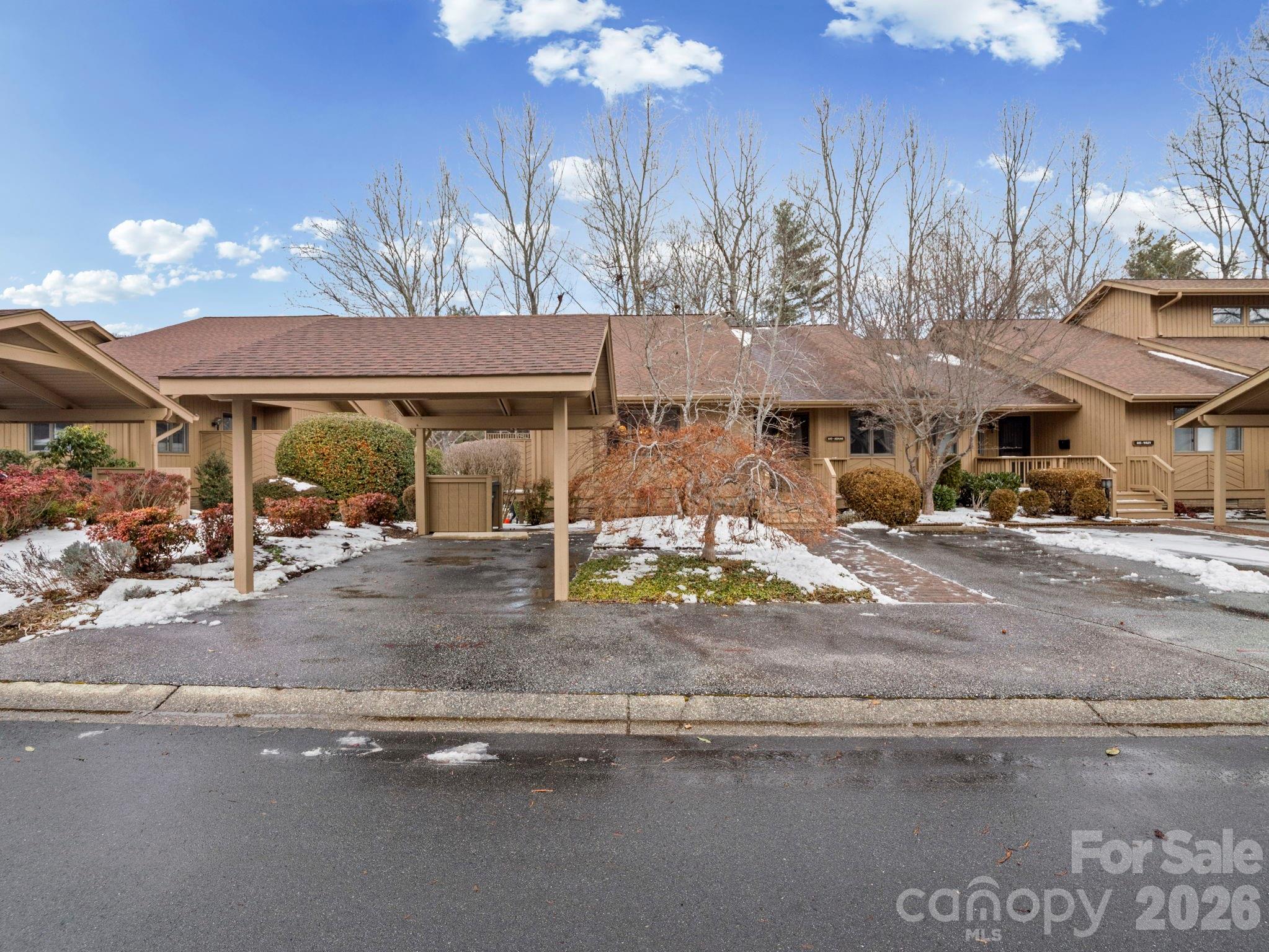 605 Red Oak Drive — Hendersonville