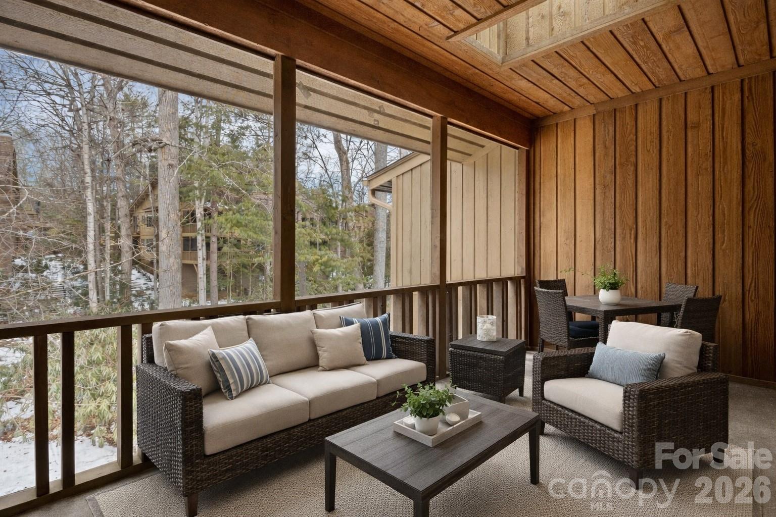 605 Red Oak Drive — Hendersonville