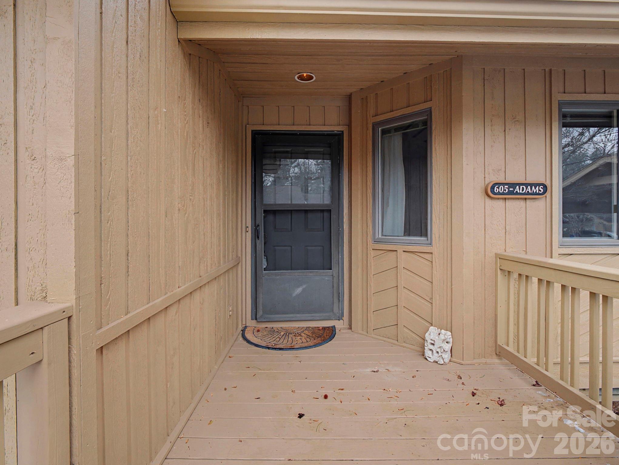 605 Red Oak Drive — Hendersonville