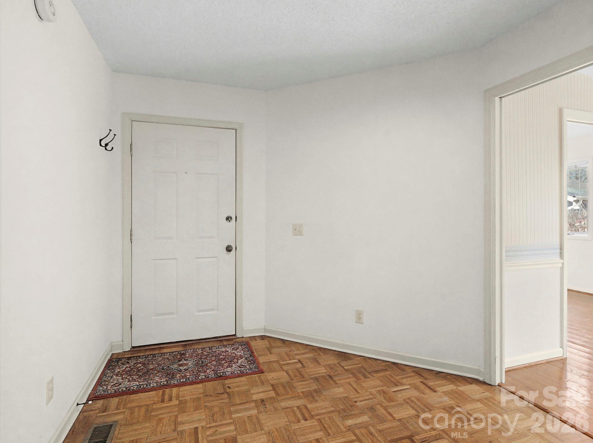 605 Red Oak Drive — Hendersonville