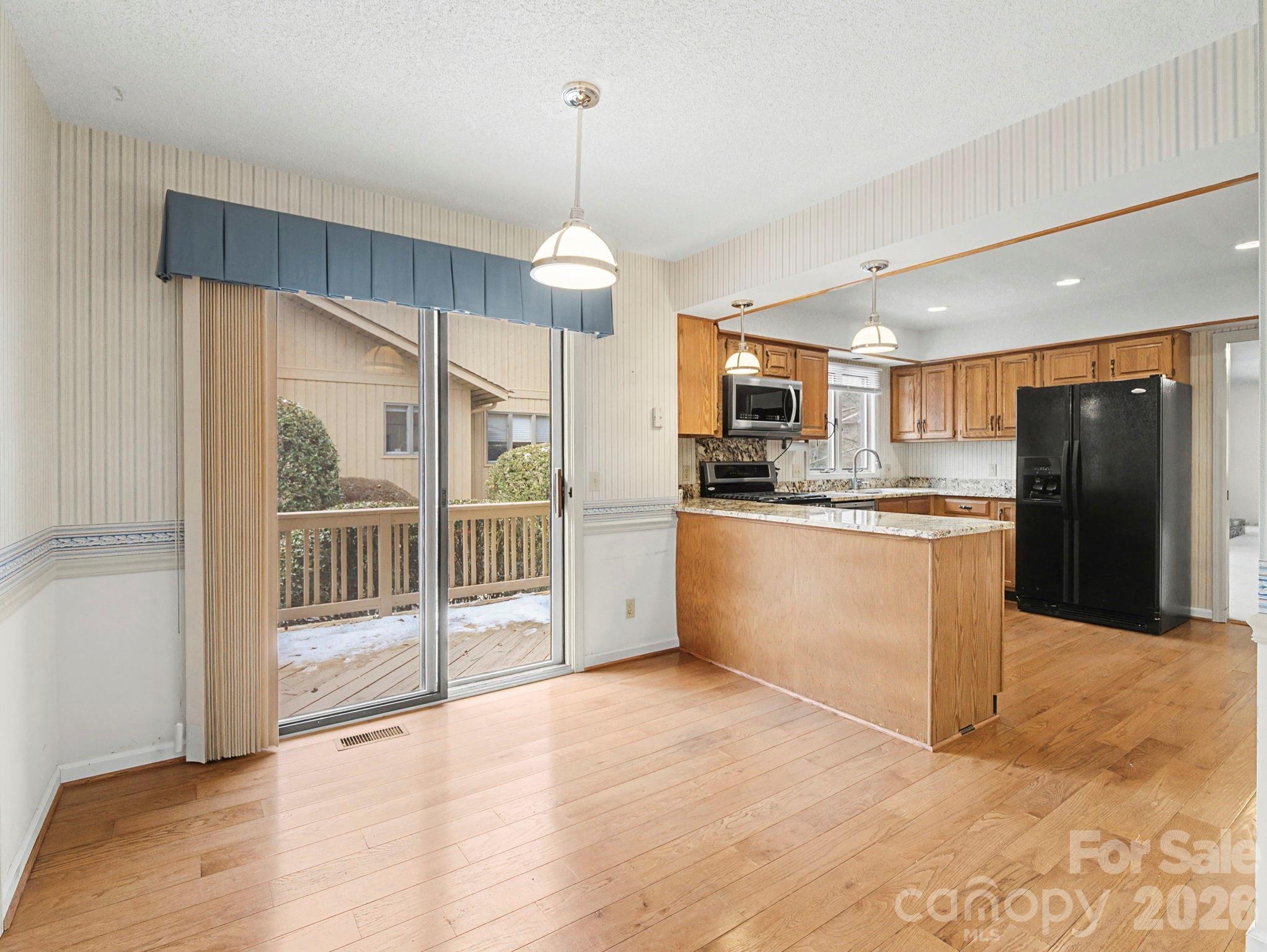 605 Red Oak Drive — Hendersonville