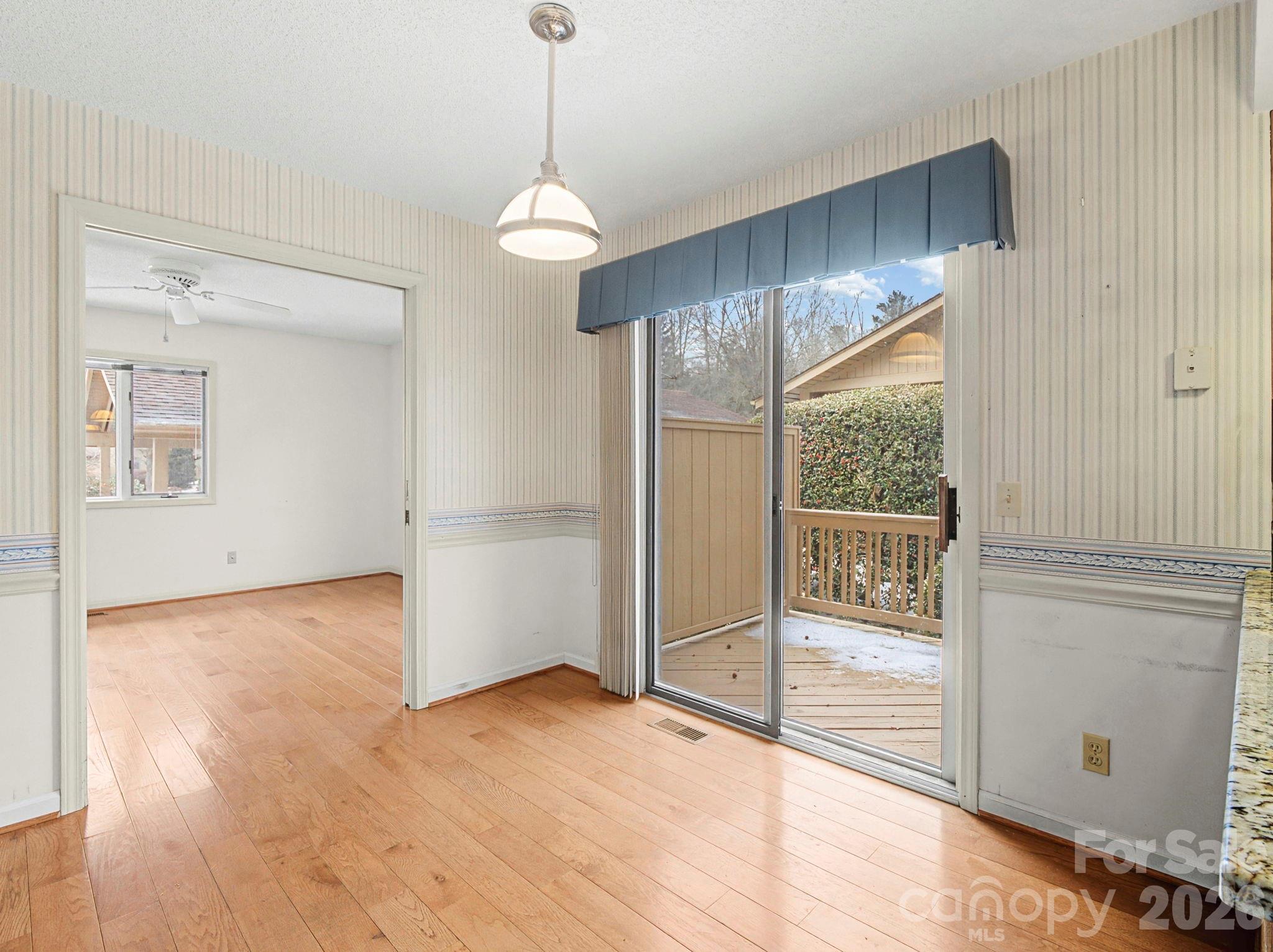 605 Red Oak Drive — Hendersonville