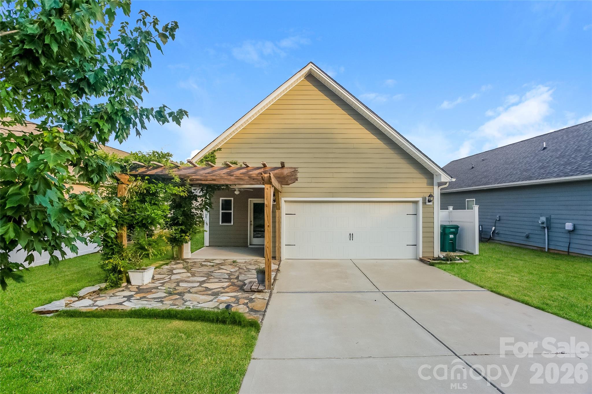 288 Harrison Lane — Locust
