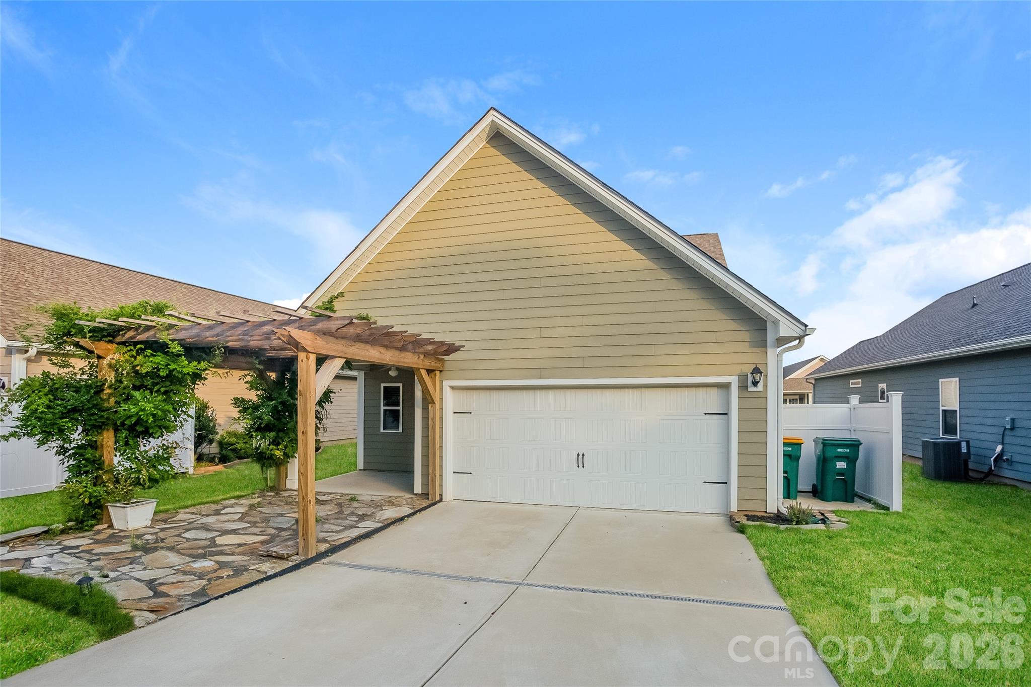 288 Harrison Lane — Locust