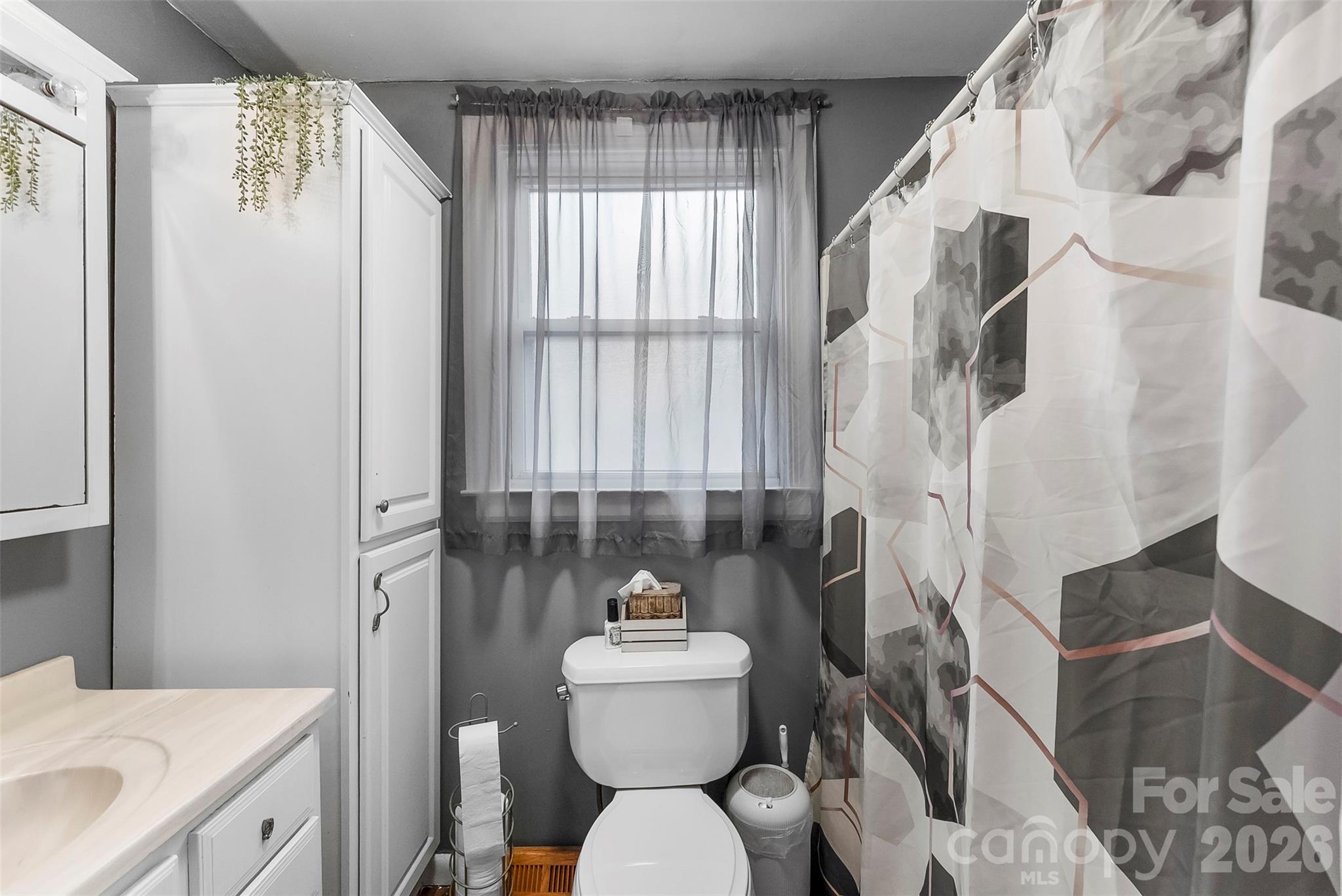 107 Oakland Road — Belmont
