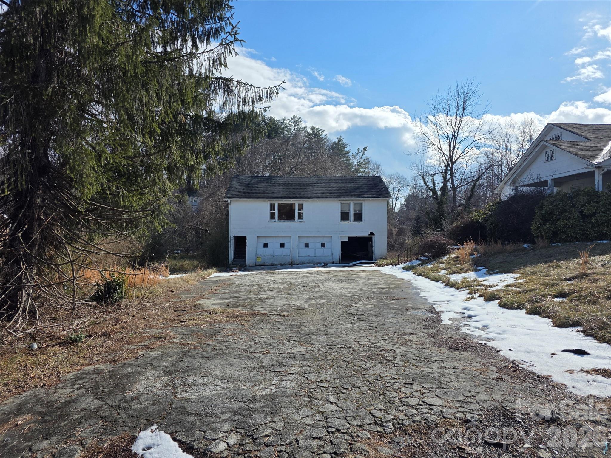 522 1st Avenue W — Hendersonville