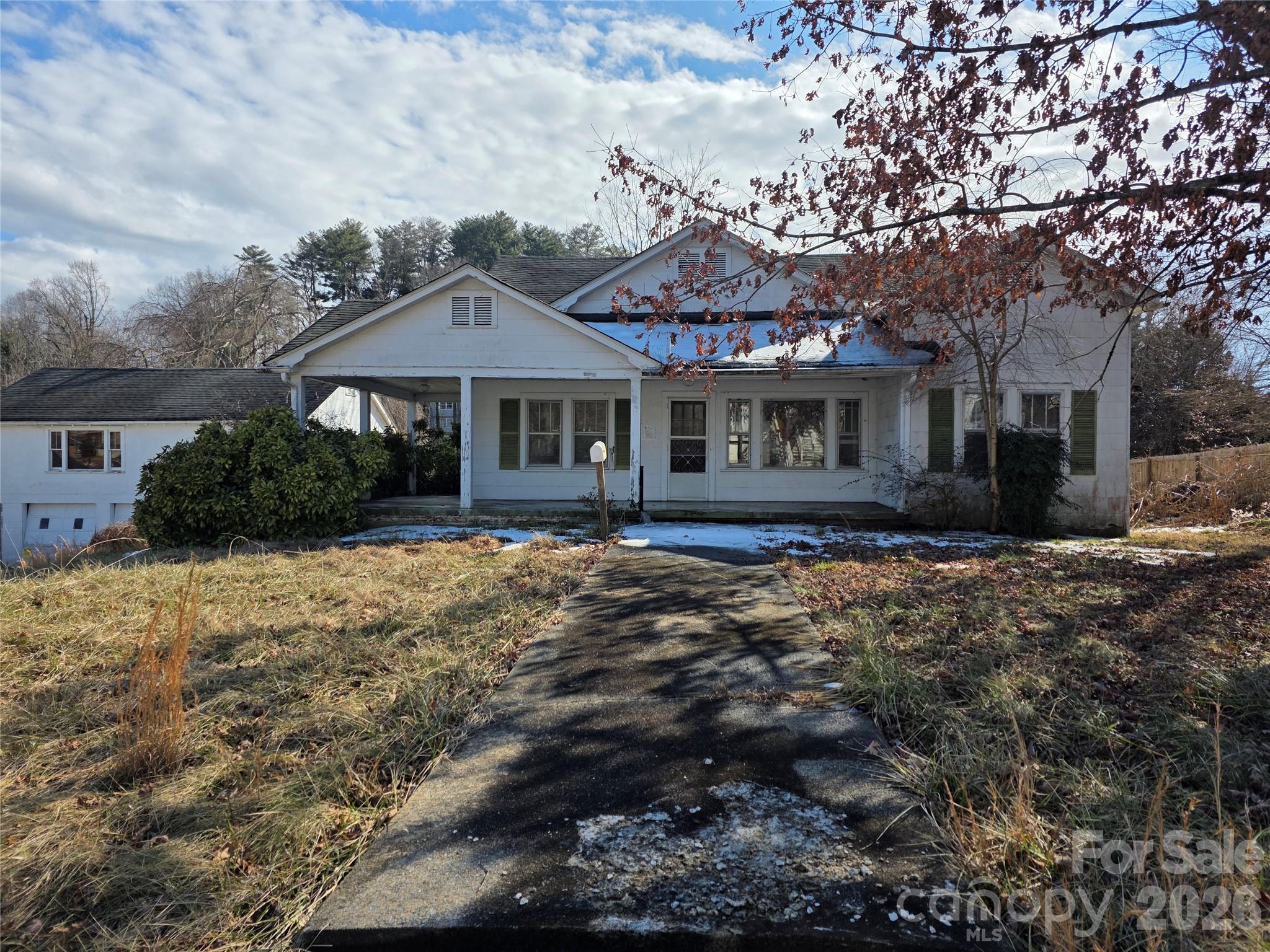 522 1st Avenue W — Hendersonville