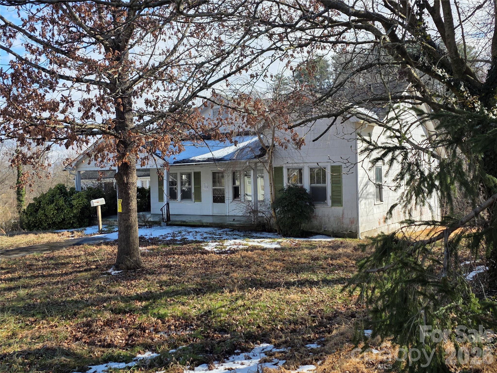 522 1st Avenue W — Hendersonville