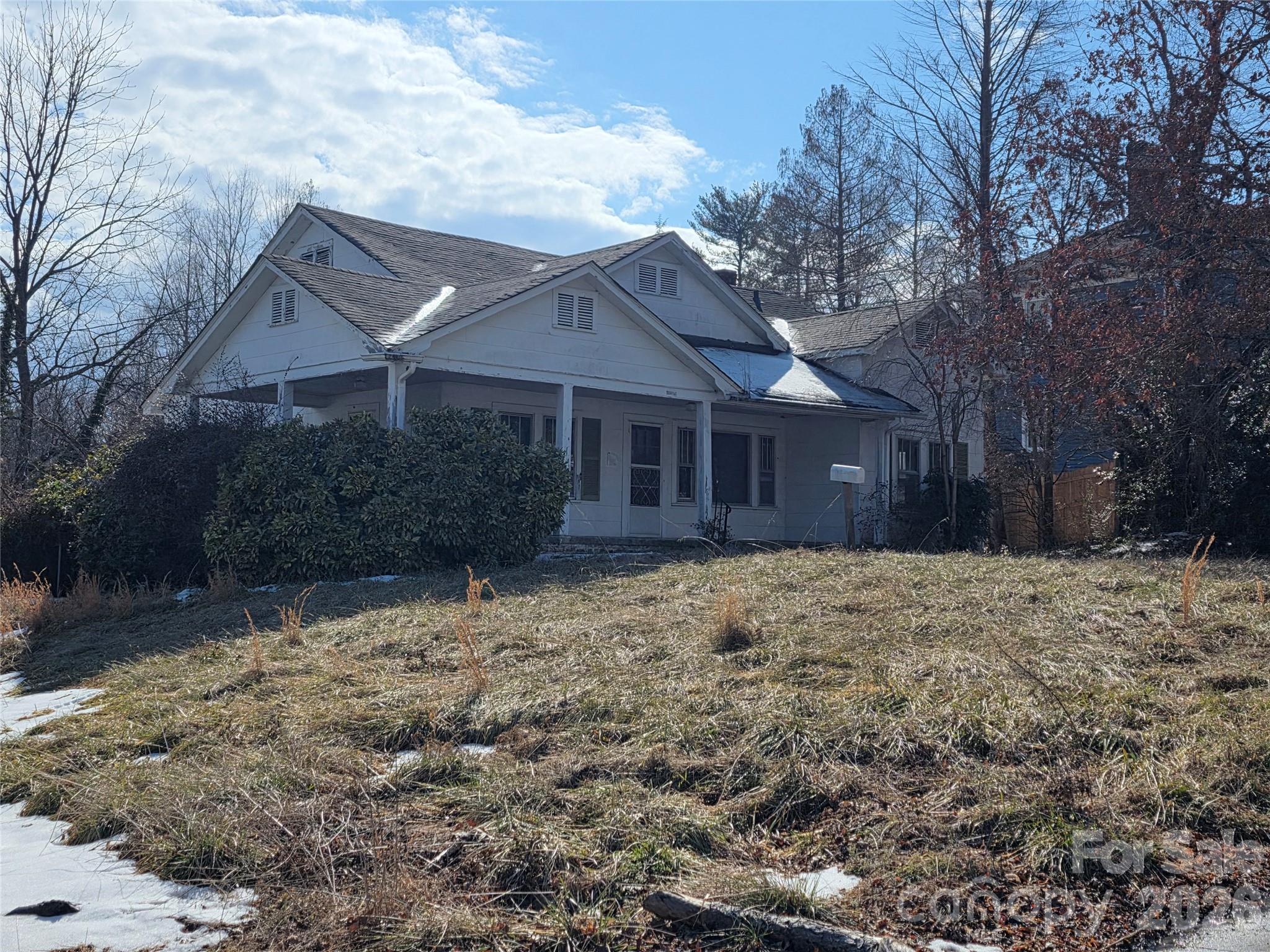 522 1st Avenue W — Hendersonville