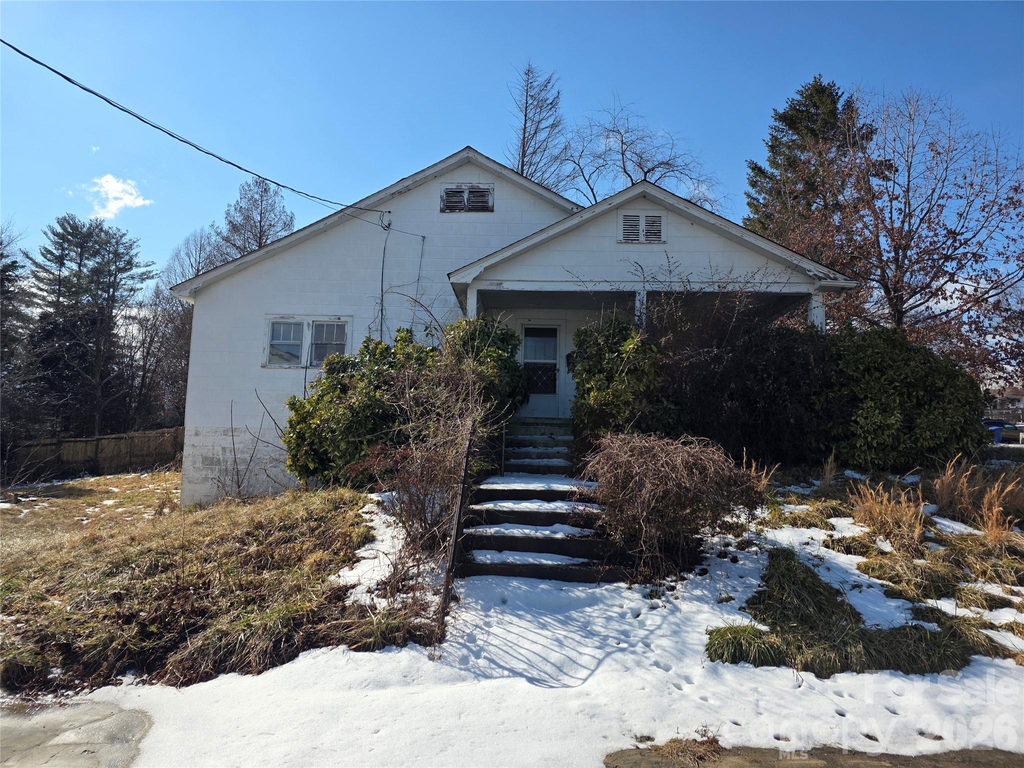 522 1st Avenue W — Hendersonville