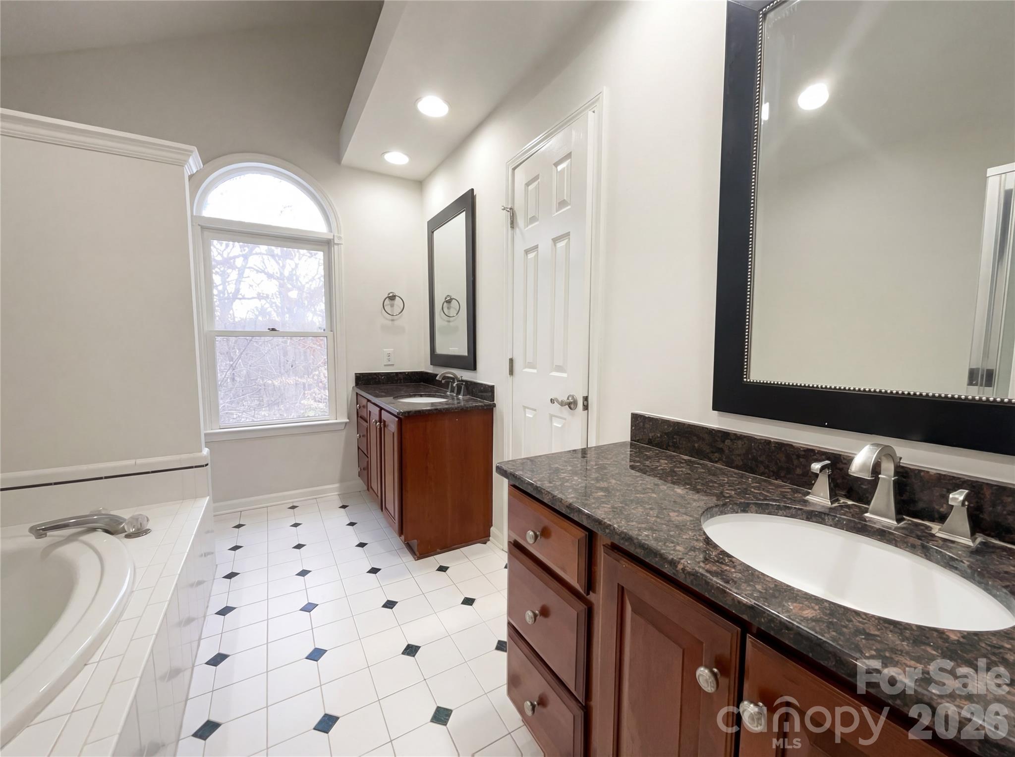 122 W Tattersall Drive — Statesville