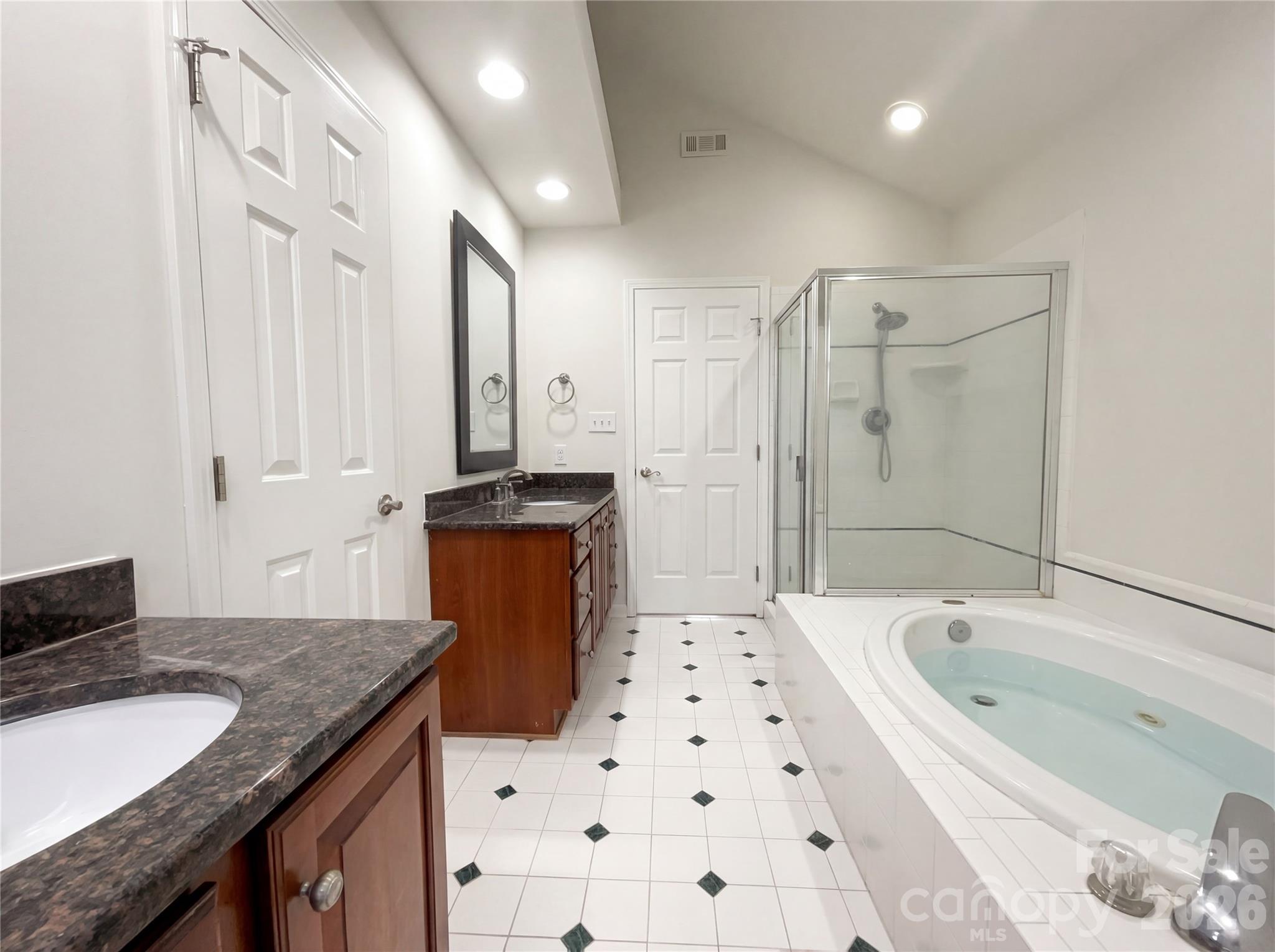 122 W Tattersall Drive — Statesville