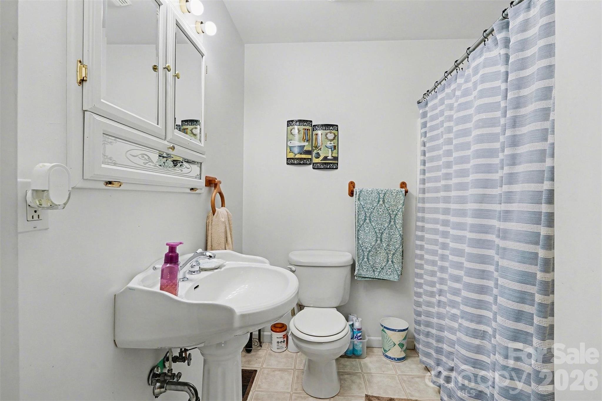 300 S Broome Street — Waxhaw