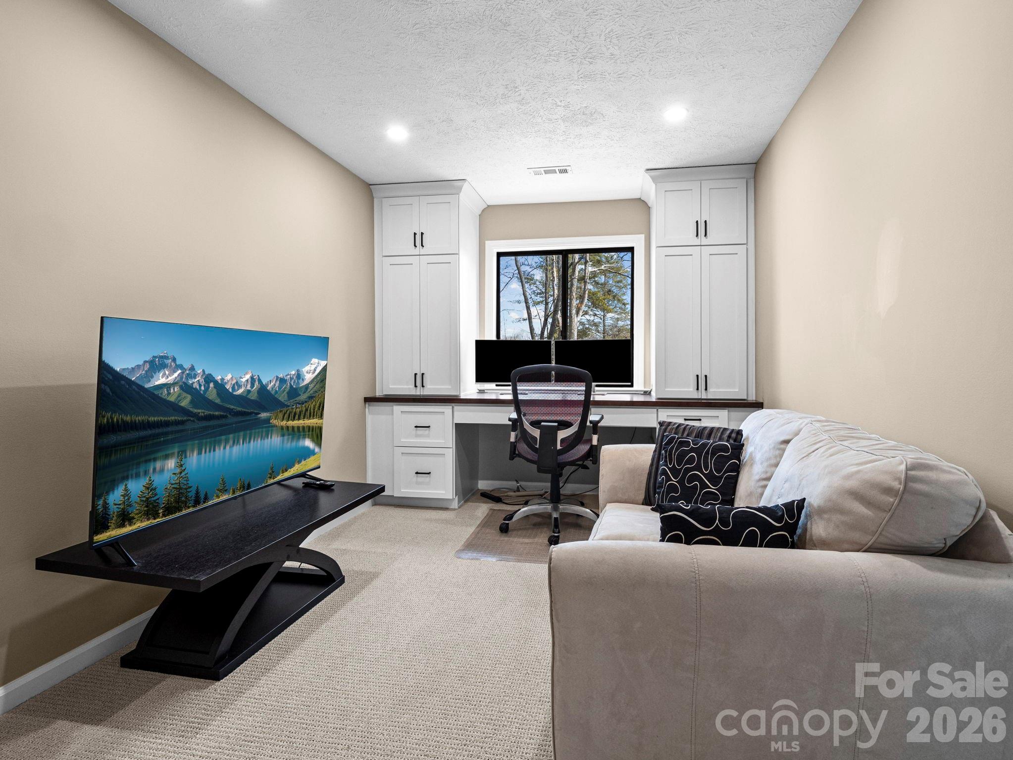 88 Laurelwood Circle W #10 — Hendersonville