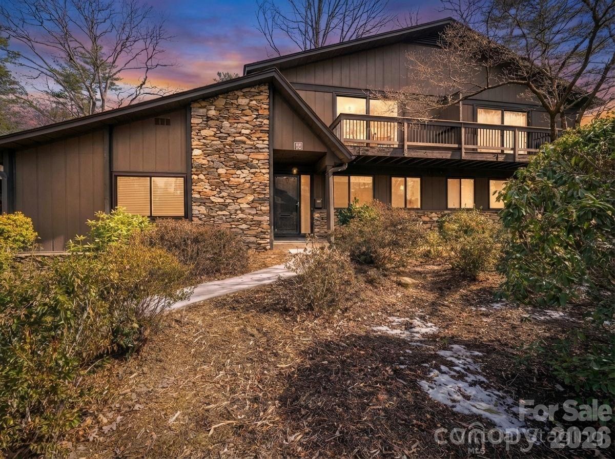 88 Laurelwood Circle W #10 — Hendersonville
