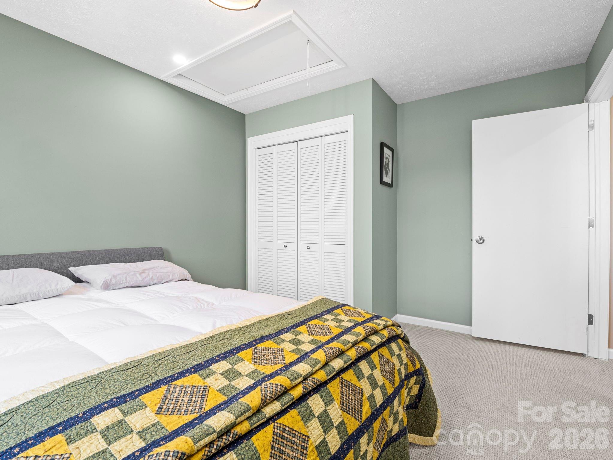 88 Laurelwood Circle W #10 — Hendersonville