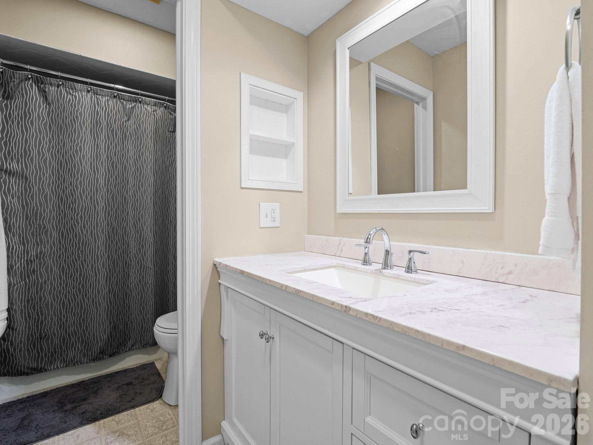 88 Laurelwood Circle W #10 — Hendersonville