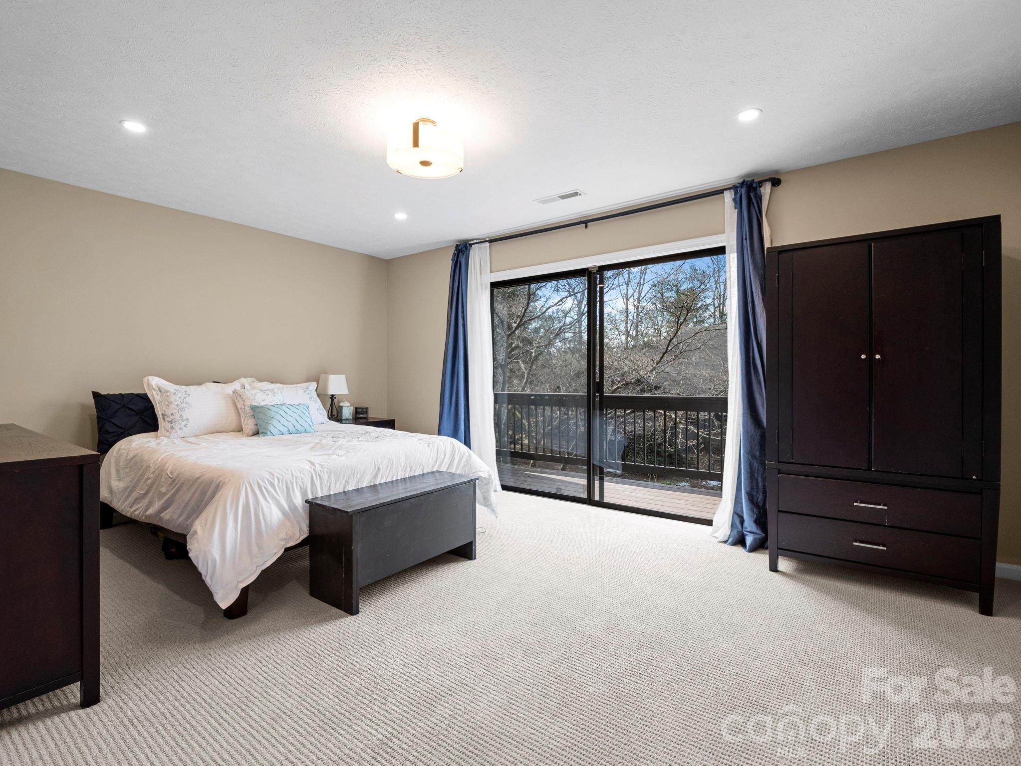 88 Laurelwood Circle W #10 — Hendersonville