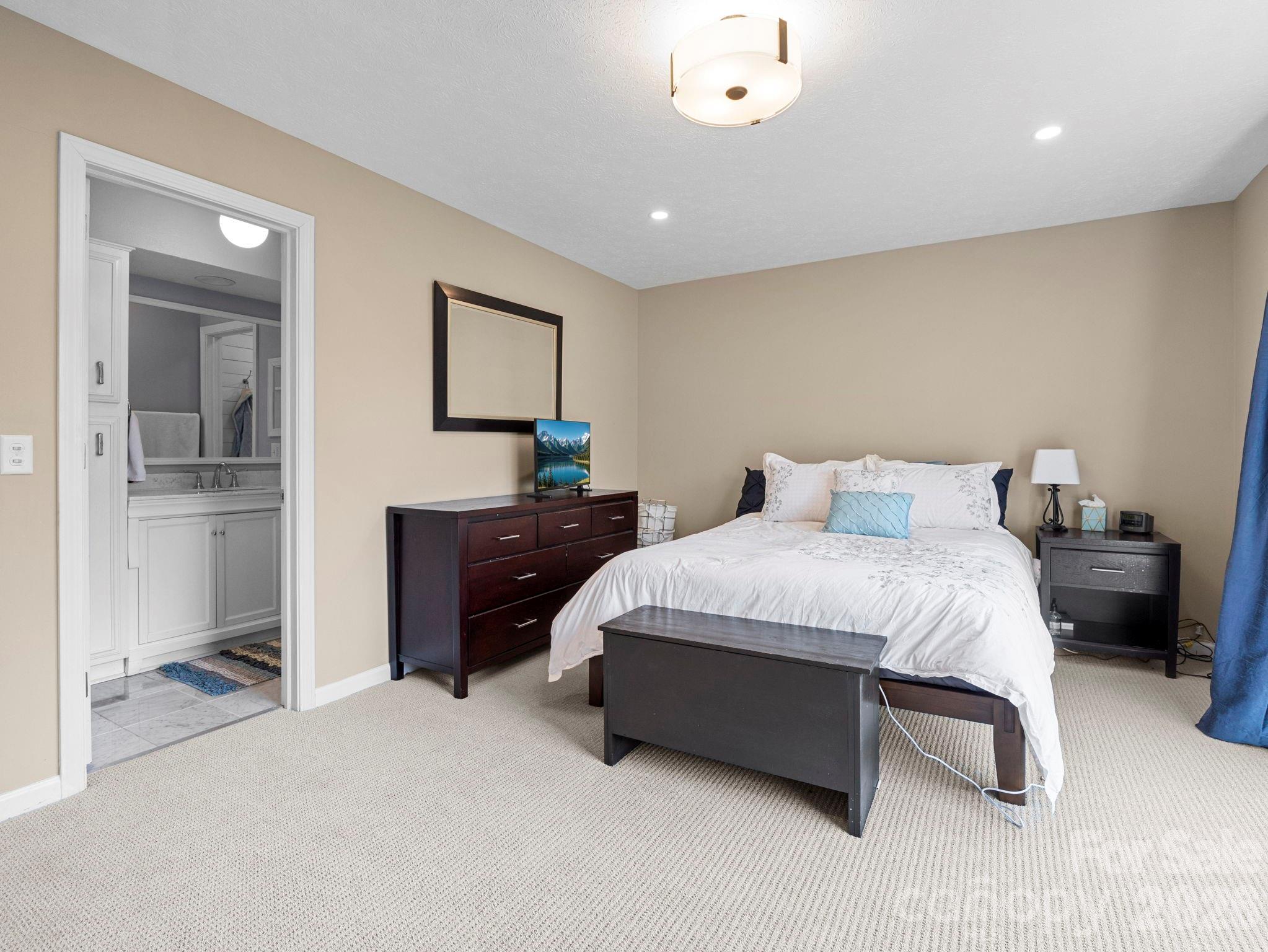 88 Laurelwood Circle W #10 — Hendersonville