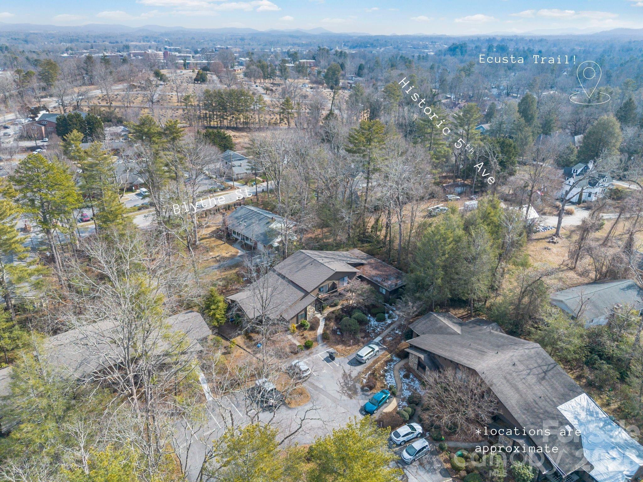 88 Laurelwood Circle W #10 — Hendersonville