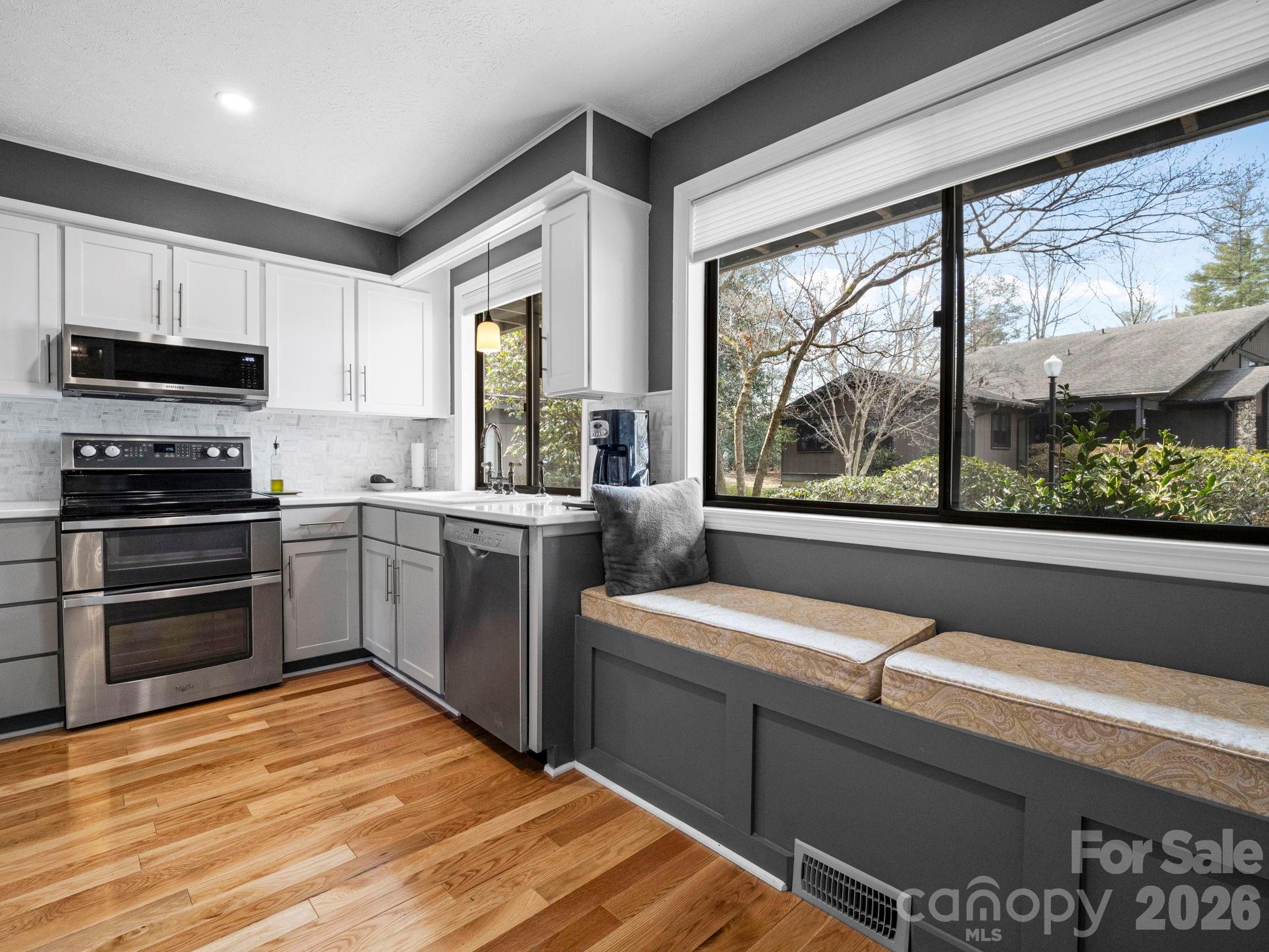 88 Laurelwood Circle W #10 — Hendersonville