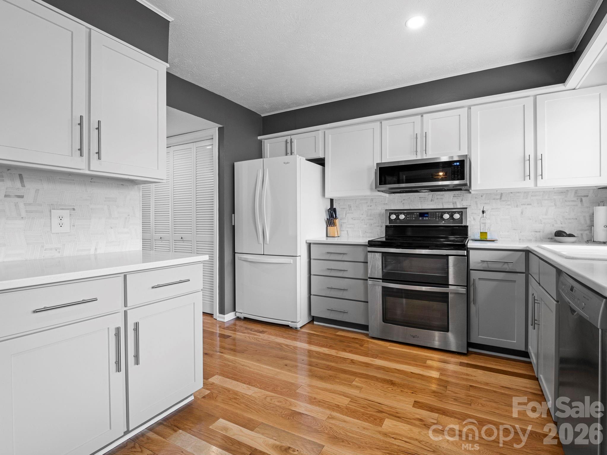 88 Laurelwood Circle W #10 — Hendersonville