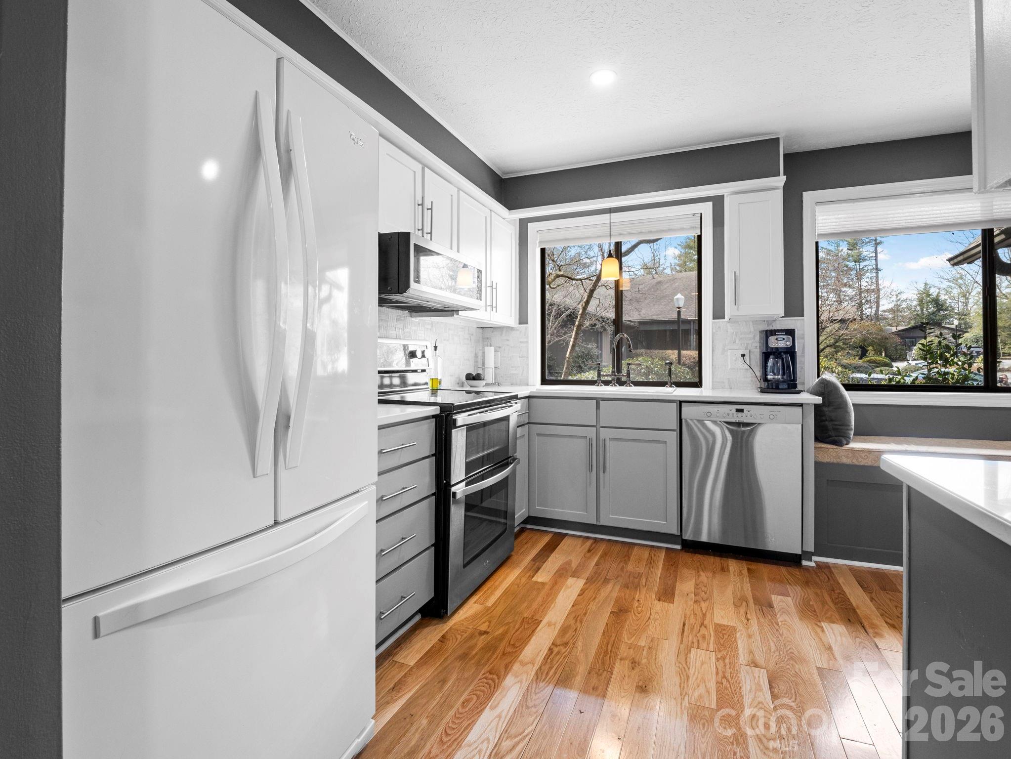 88 Laurelwood Circle W #10 — Hendersonville