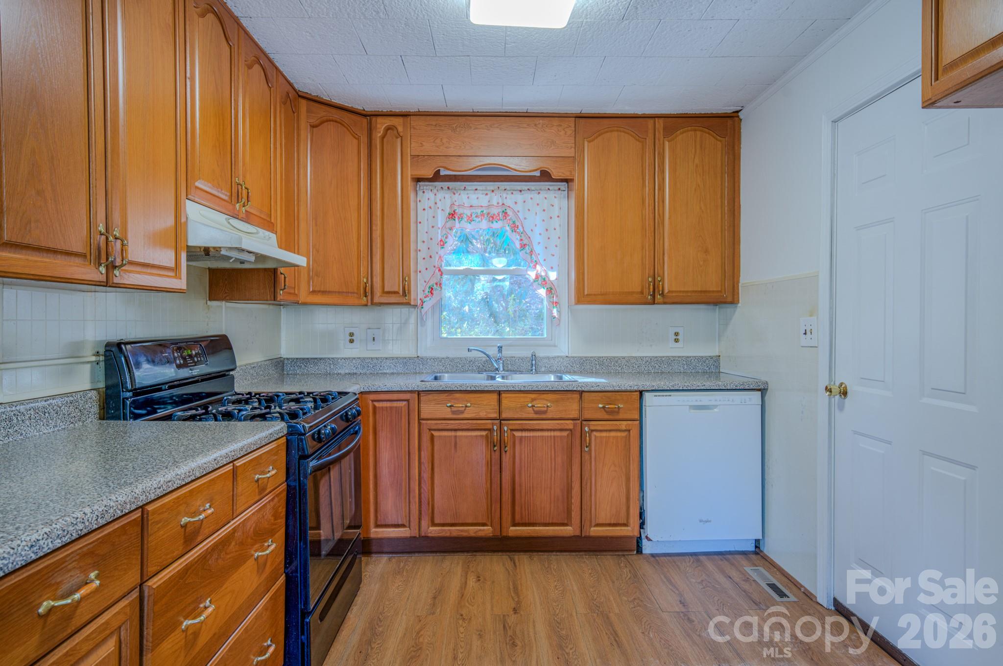550 Saluda Street — Hendersonville