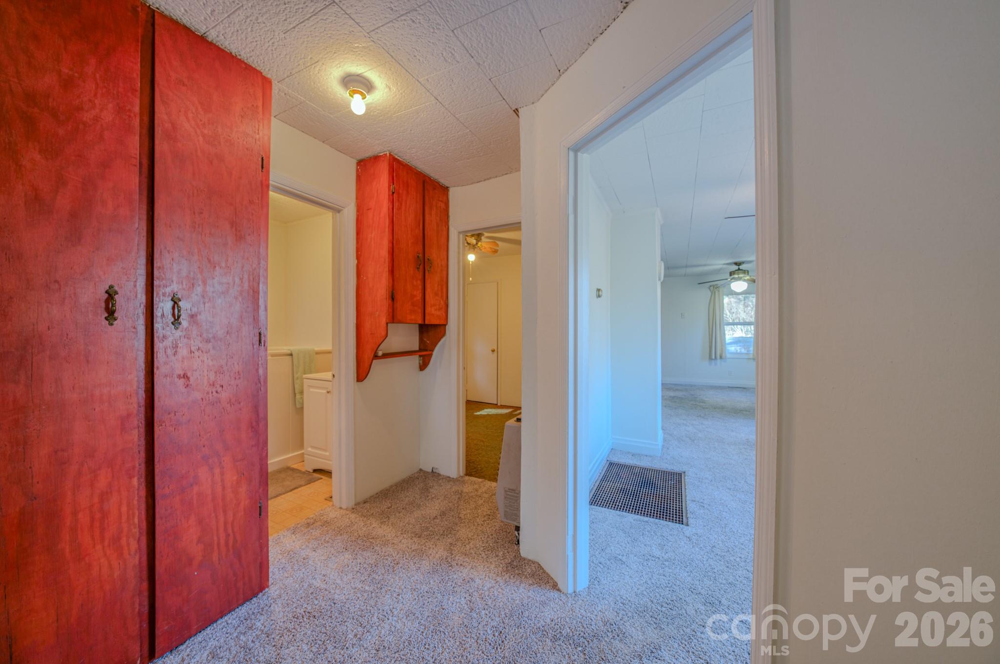 550 Saluda Street — Hendersonville