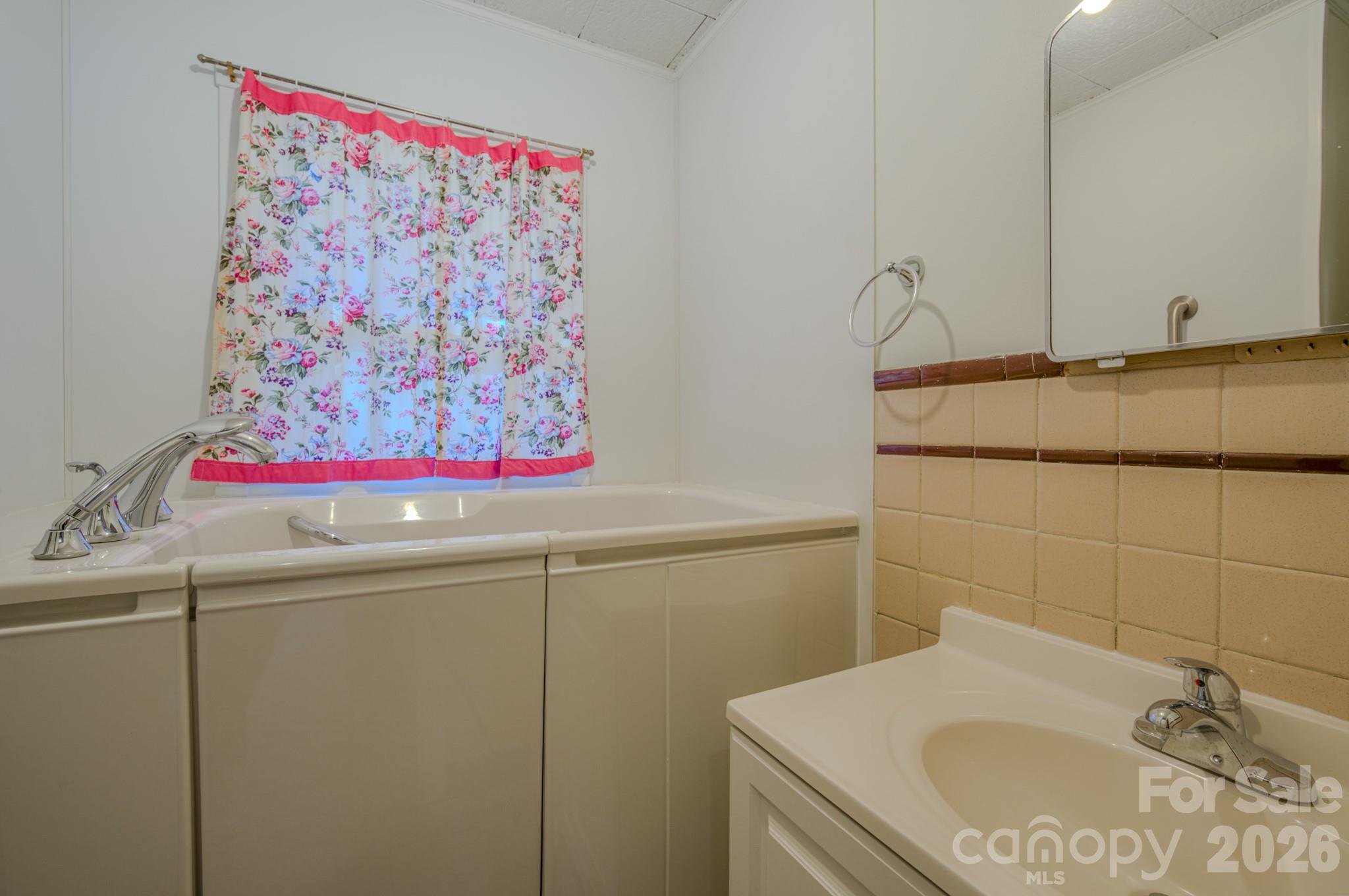 550 Saluda Street — Hendersonville