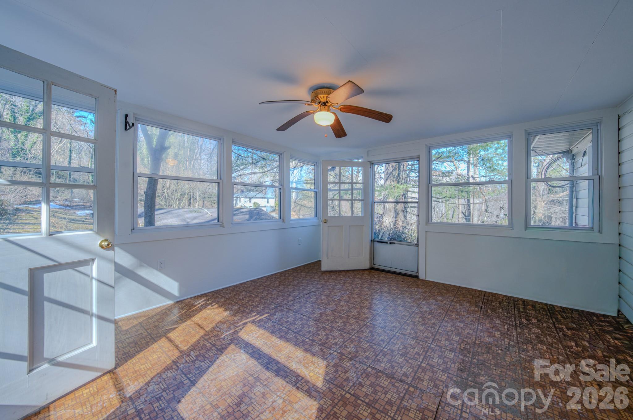 550 Saluda Street — Hendersonville
