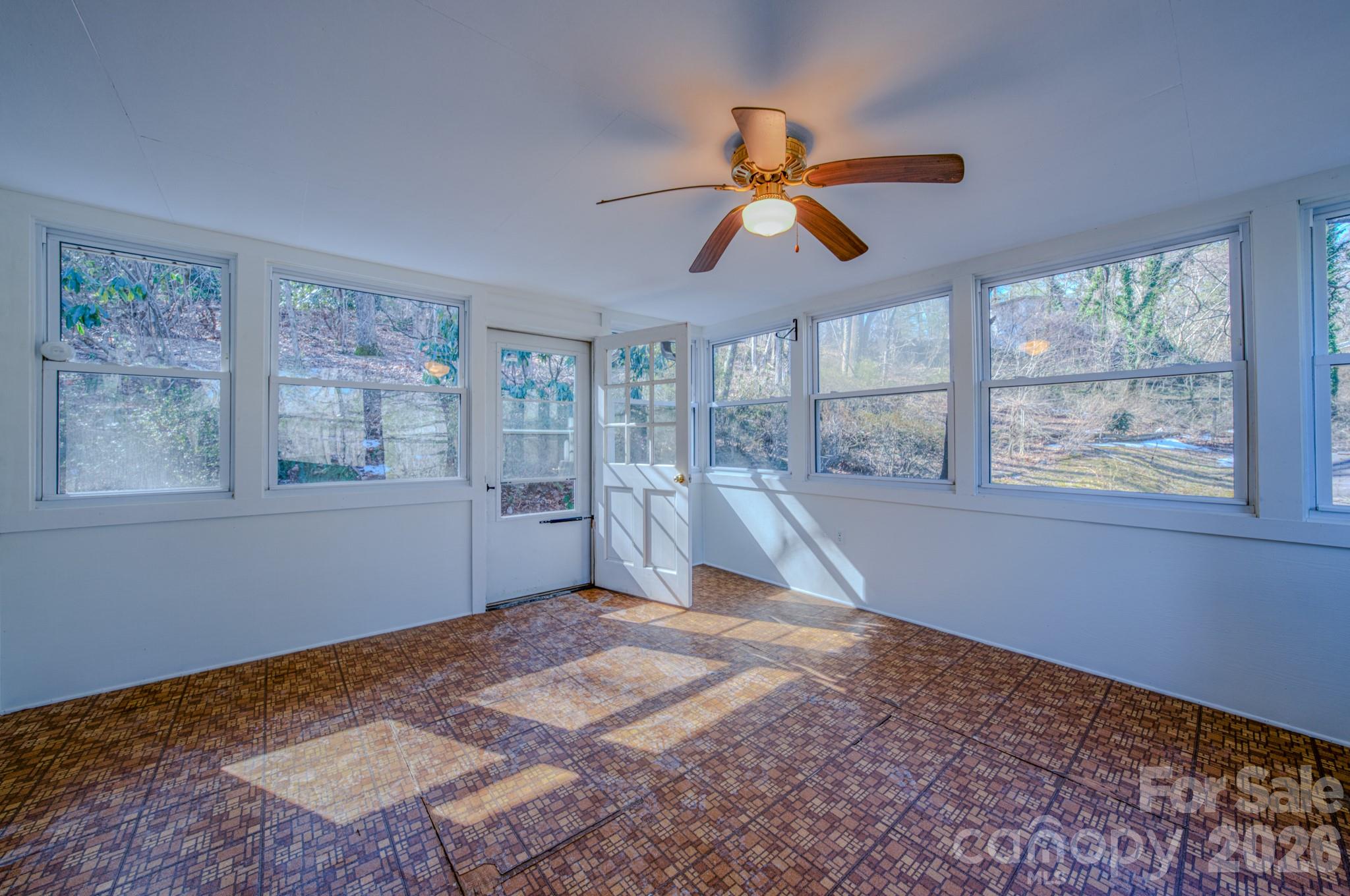 550 Saluda Street — Hendersonville