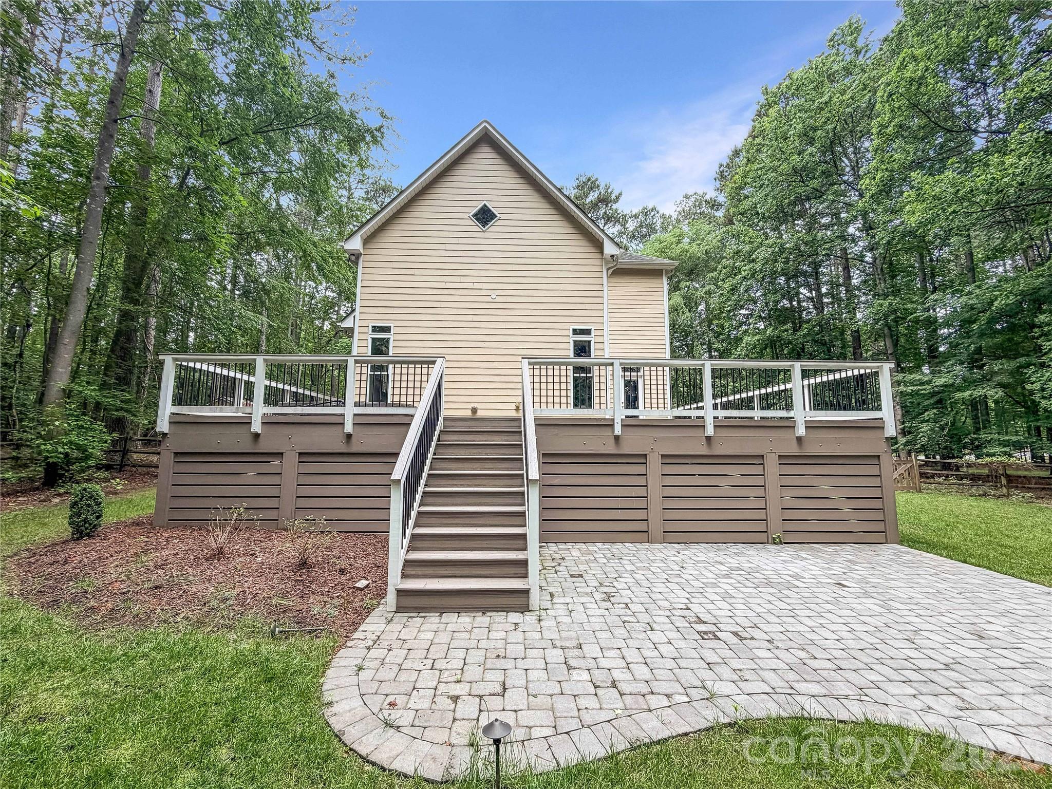 405 Isle Of Pines Road — Mooresville