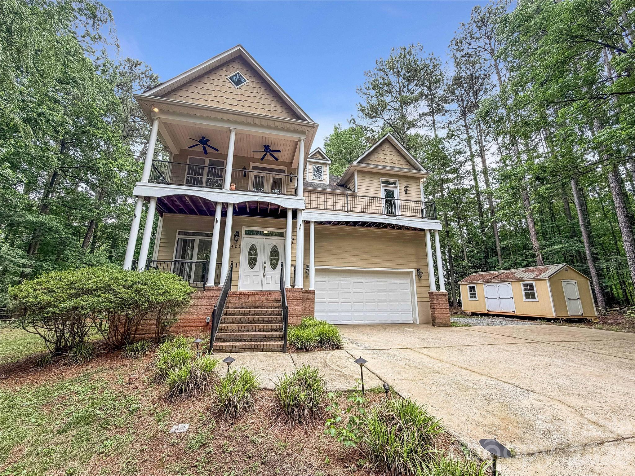 405 Isle Of Pines Road — Mooresville