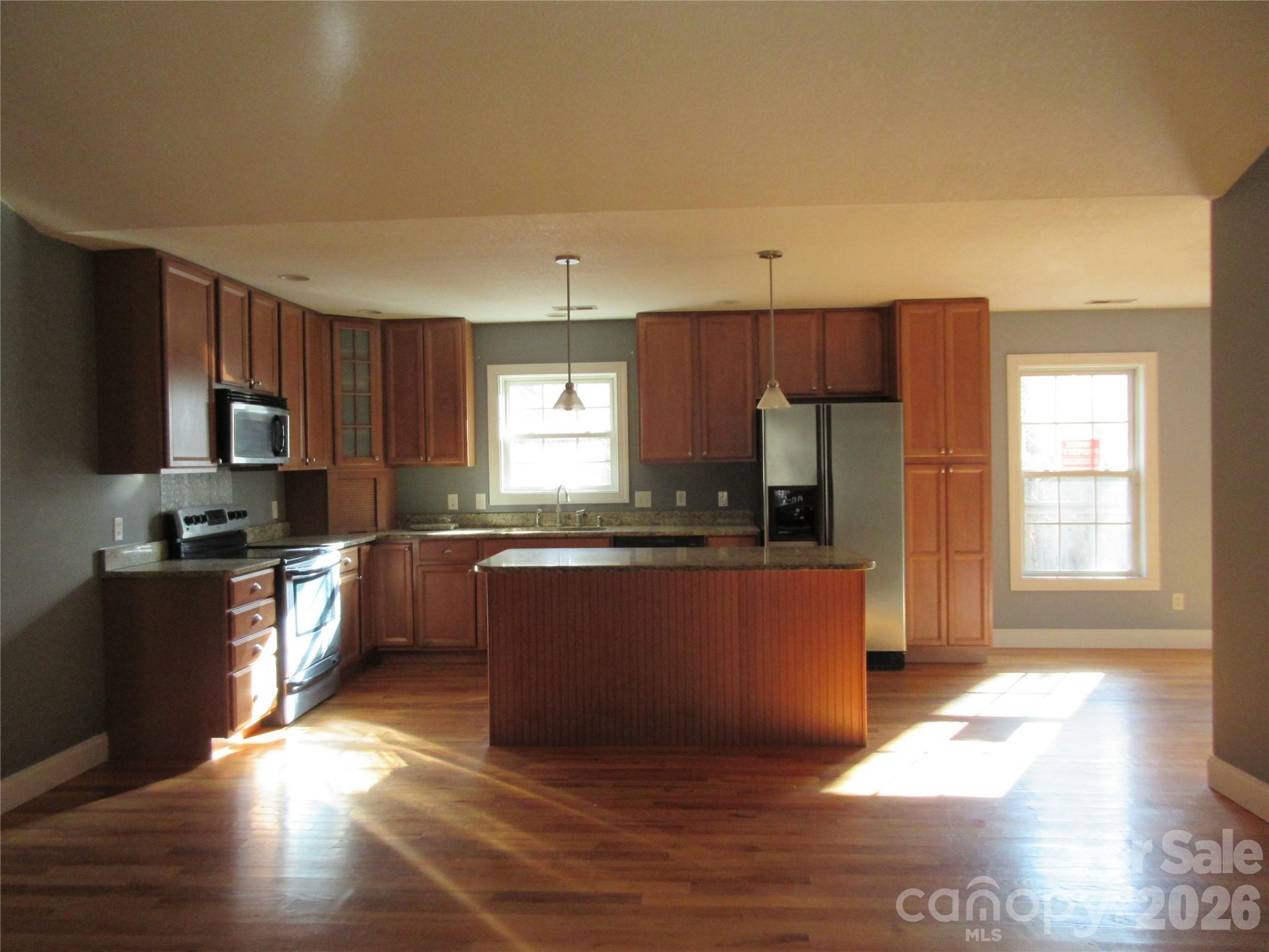 618 Brook Knoll Circle — Weaverville