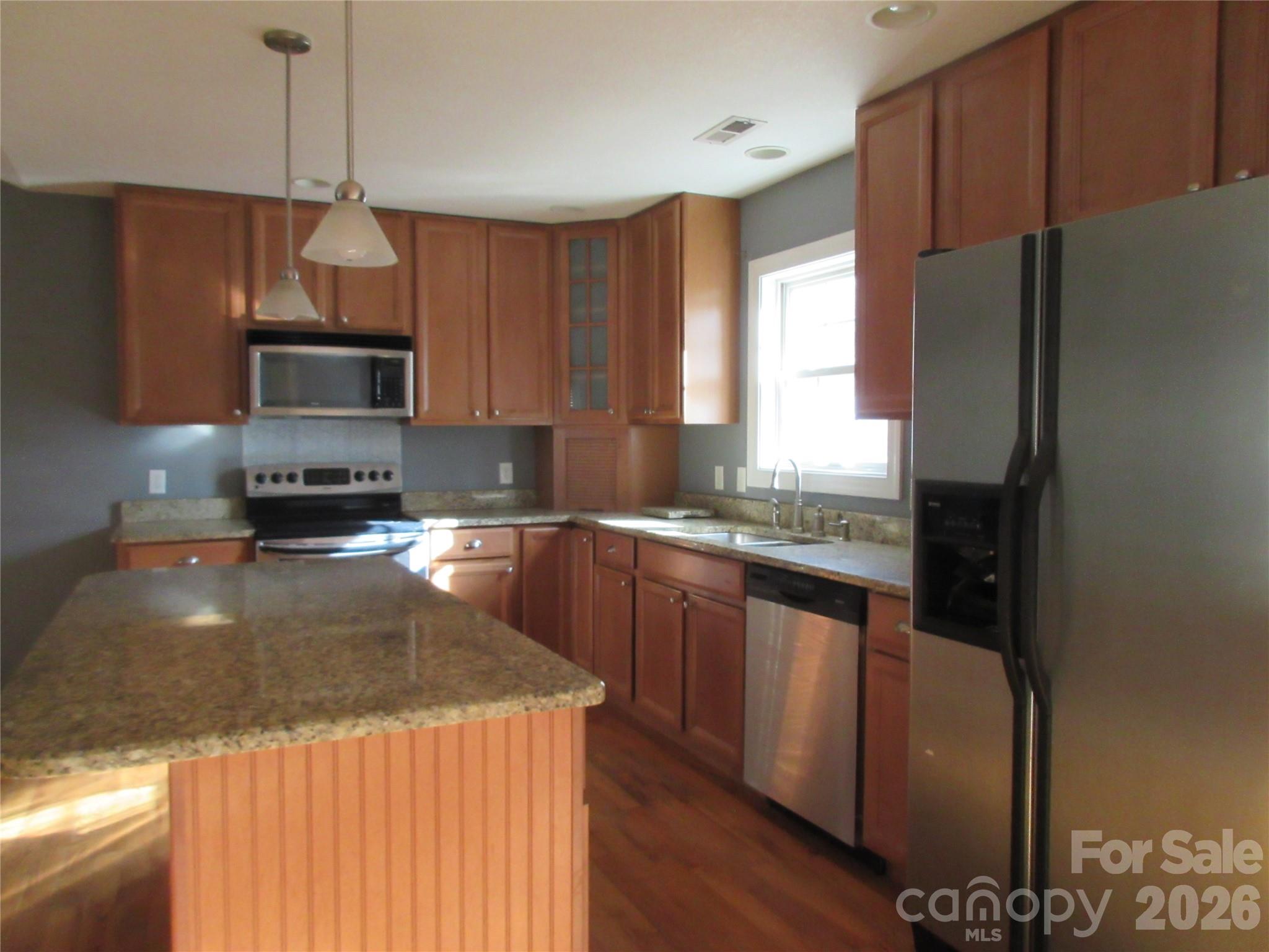 618 Brook Knoll Circle — Weaverville