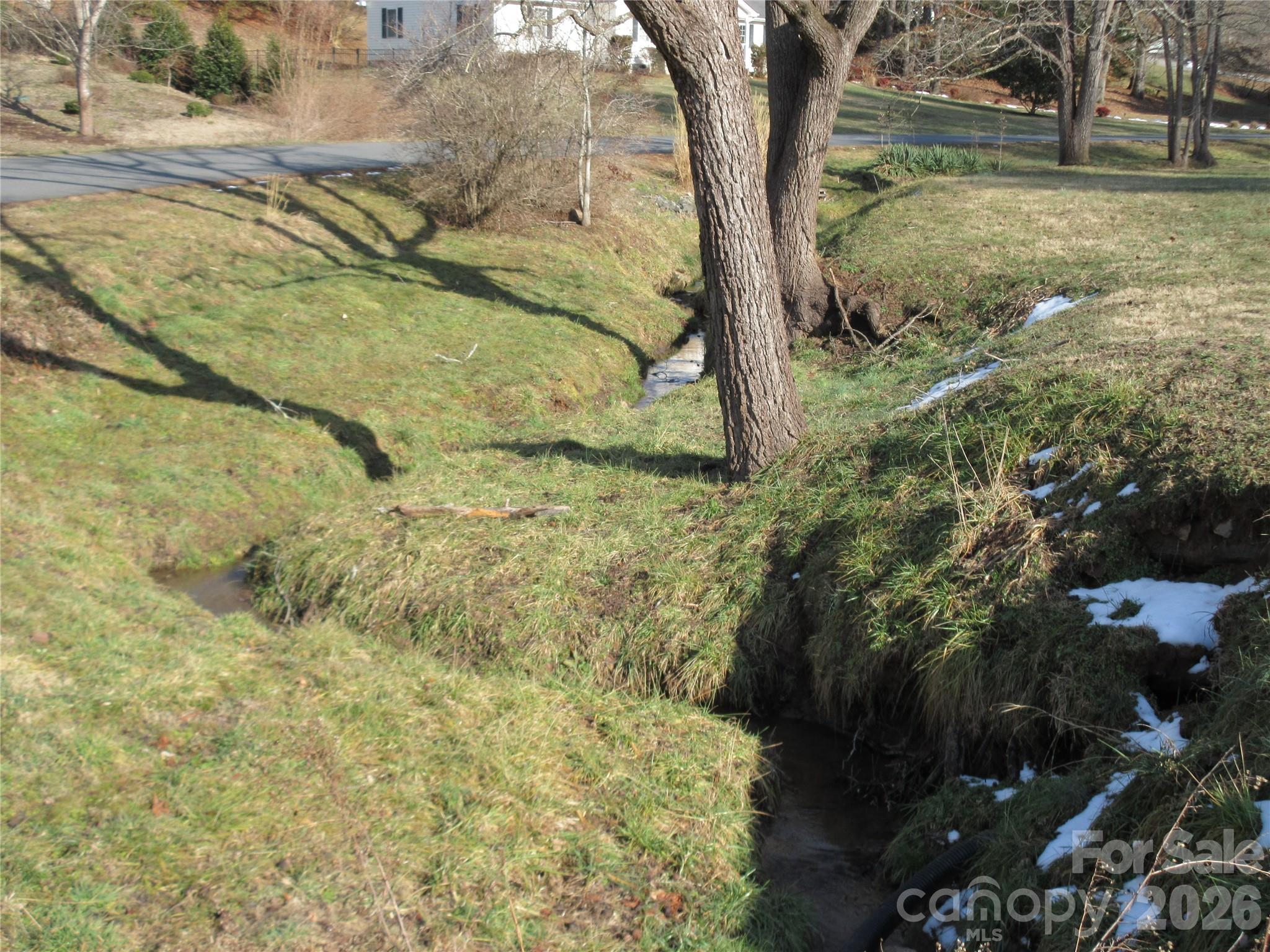 618 Brook Knoll Circle — Weaverville