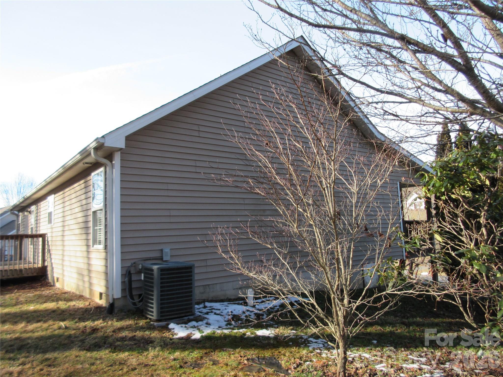 618 Brook Knoll Circle — Weaverville