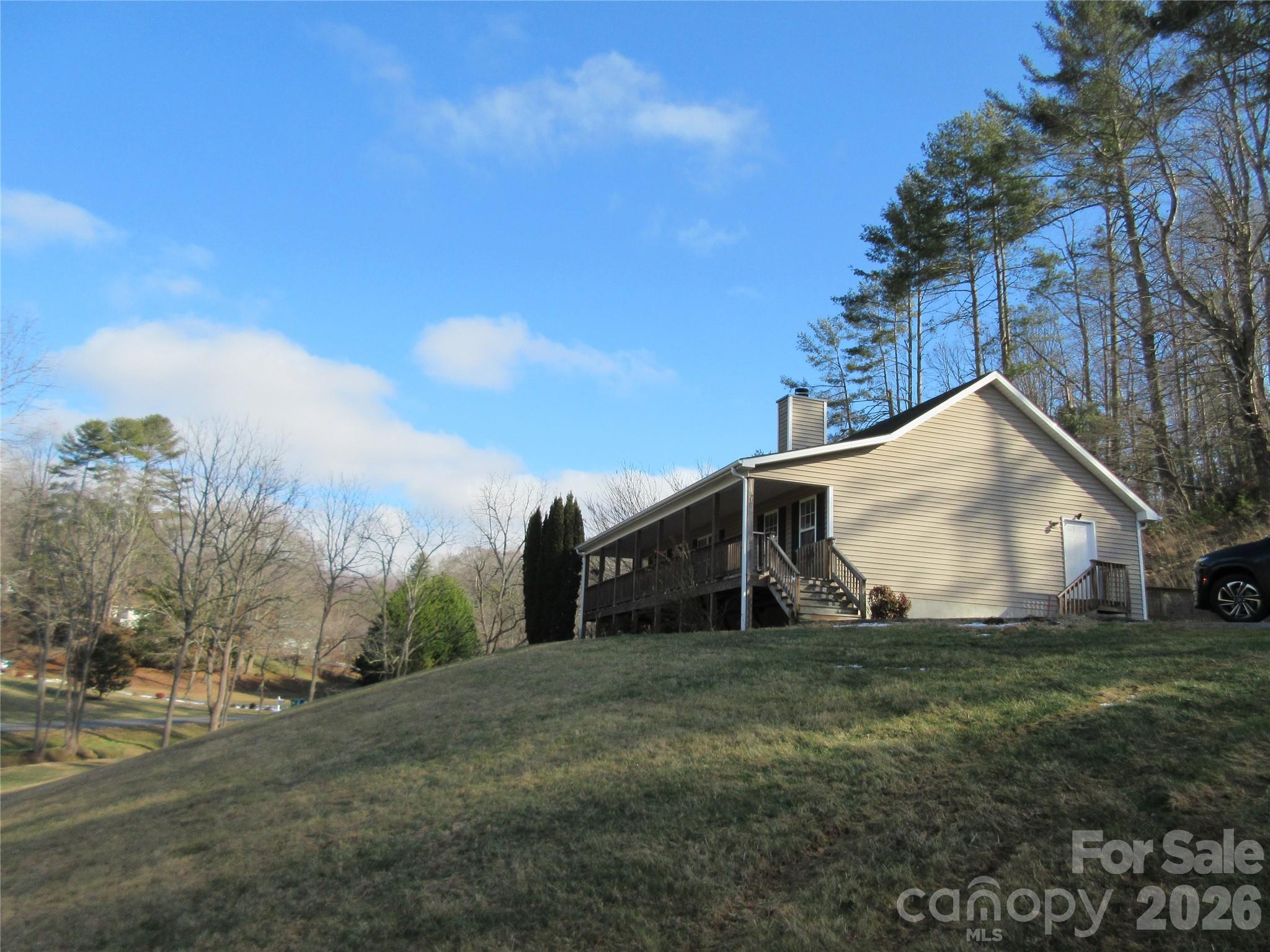 618 Brook Knoll Circle — Weaverville