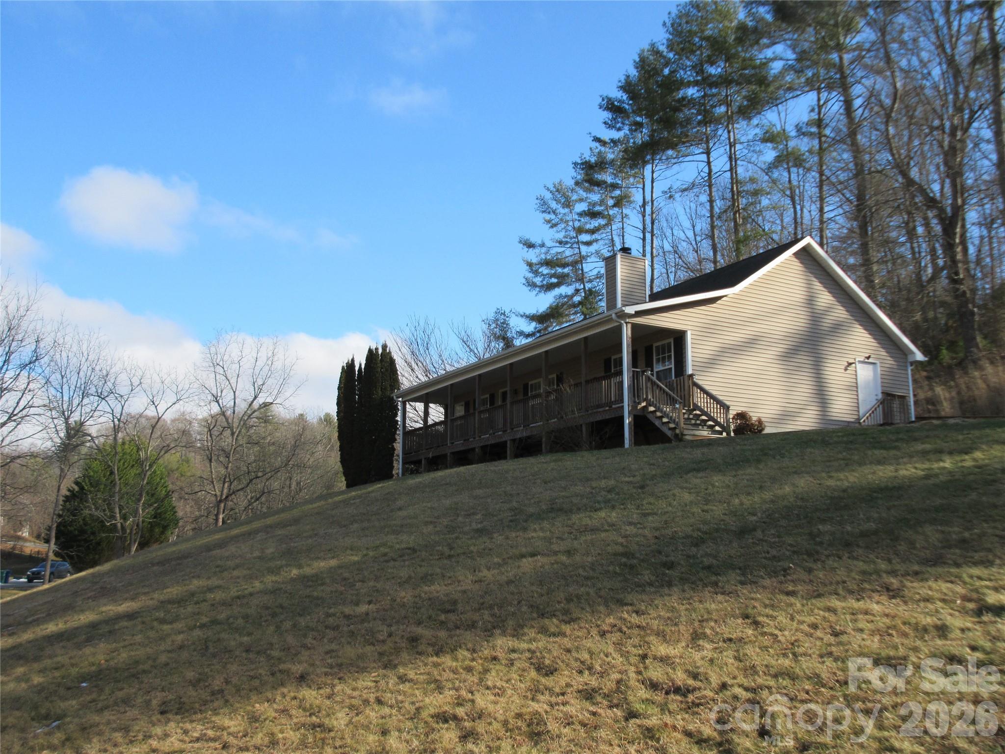 618 Brook Knoll Circle — Weaverville