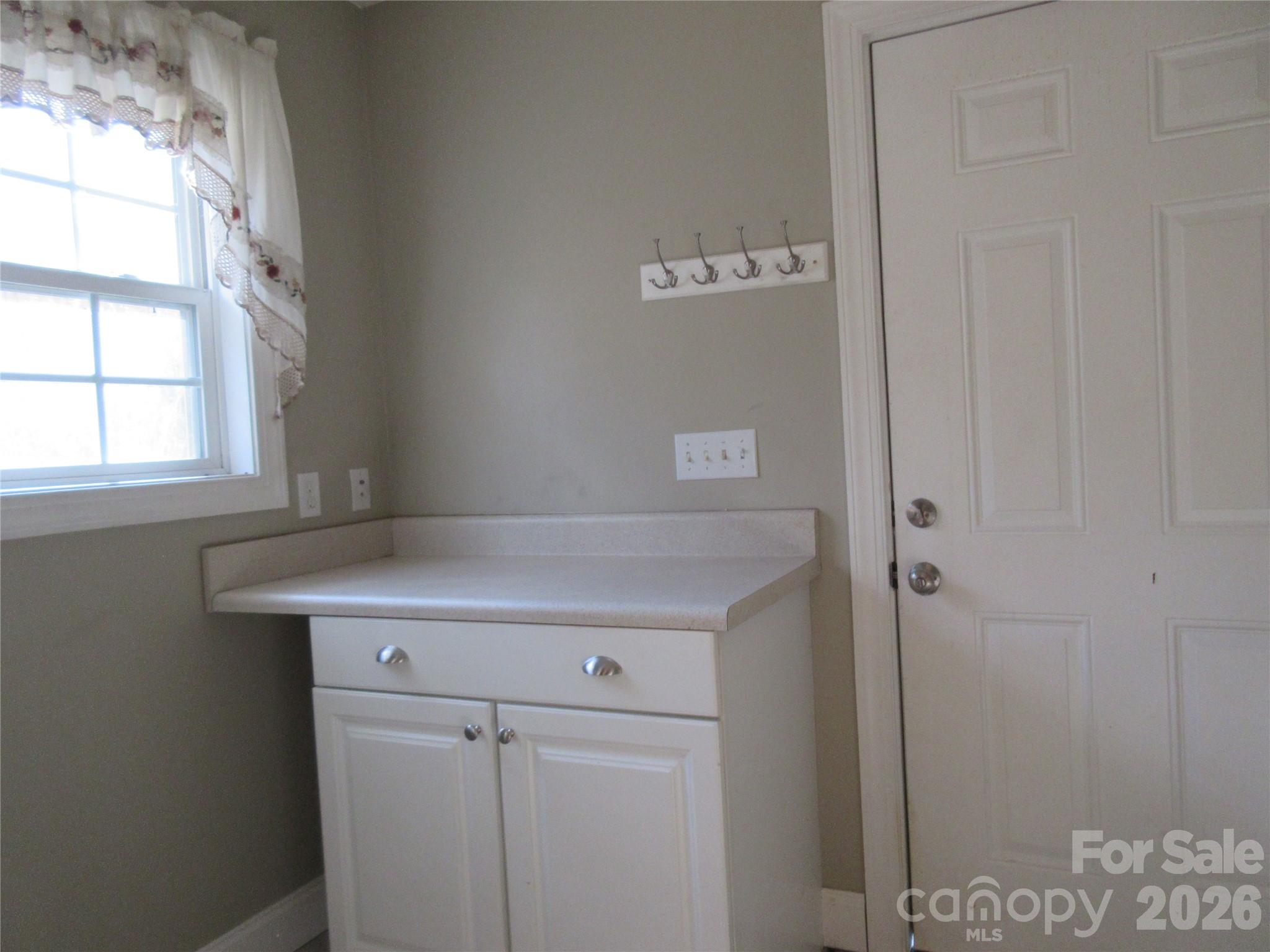618 Brook Knoll Circle — Weaverville