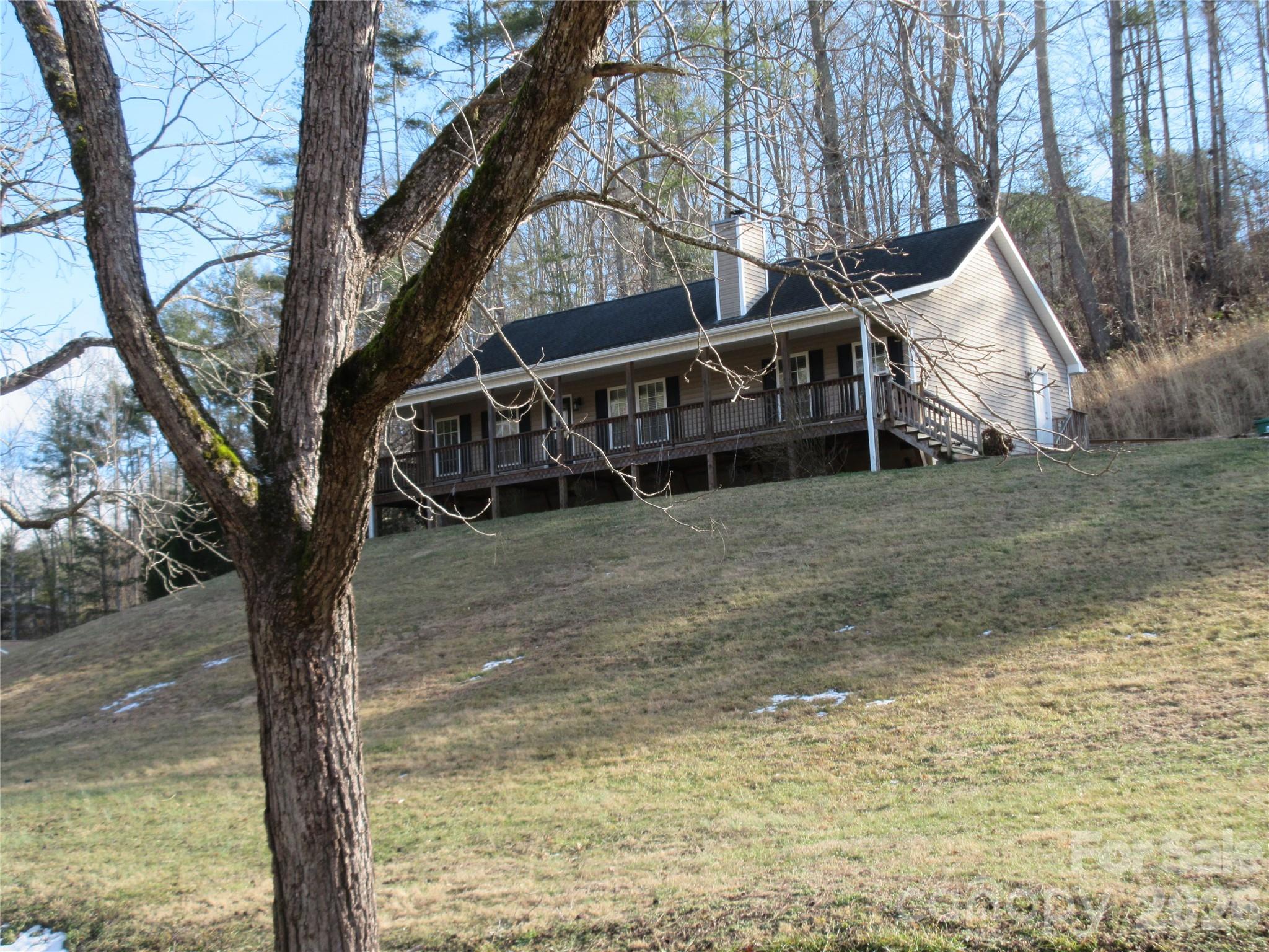 618 Brook Knoll Circle — Weaverville